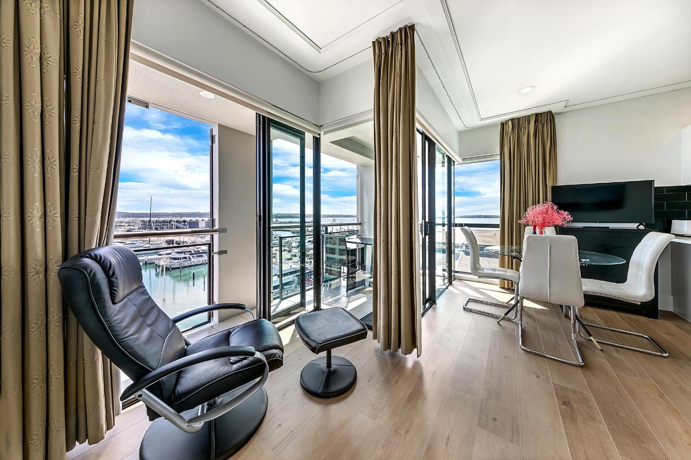 Sun Soaked Corner Apartment with Harbour View view 2
