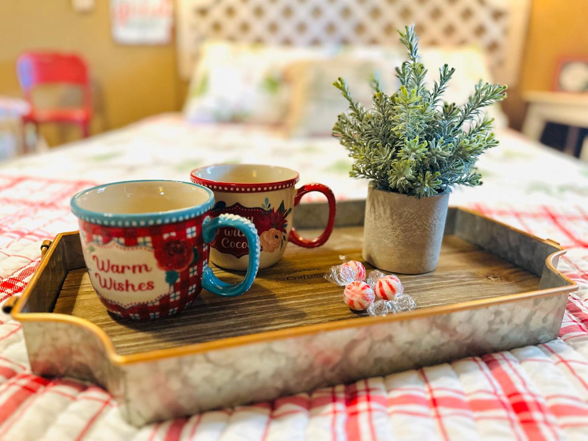 Acorn Hideaways Canton Delightful Christmas Suite Year Round view 4