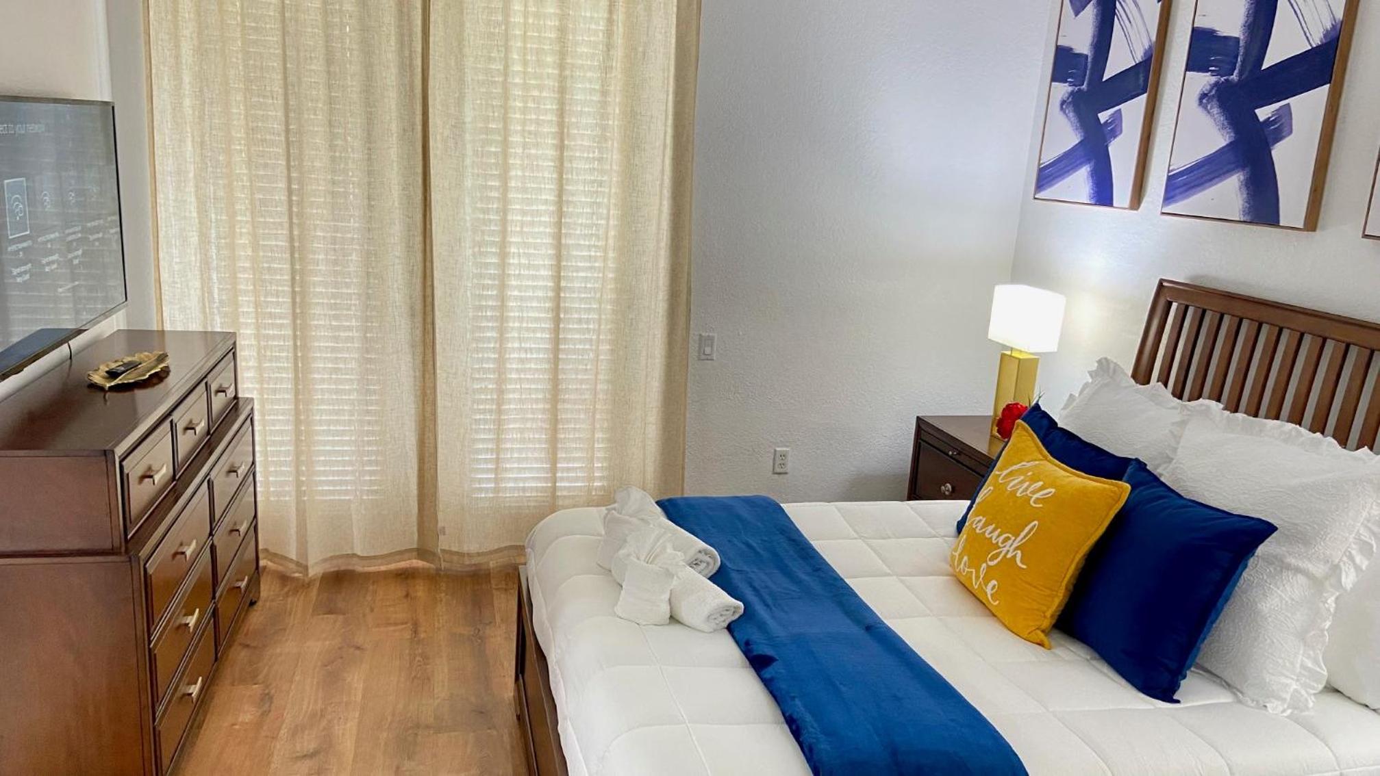 P.19 # Vista Cay Newly Remodeled Walking Distance from OCCC