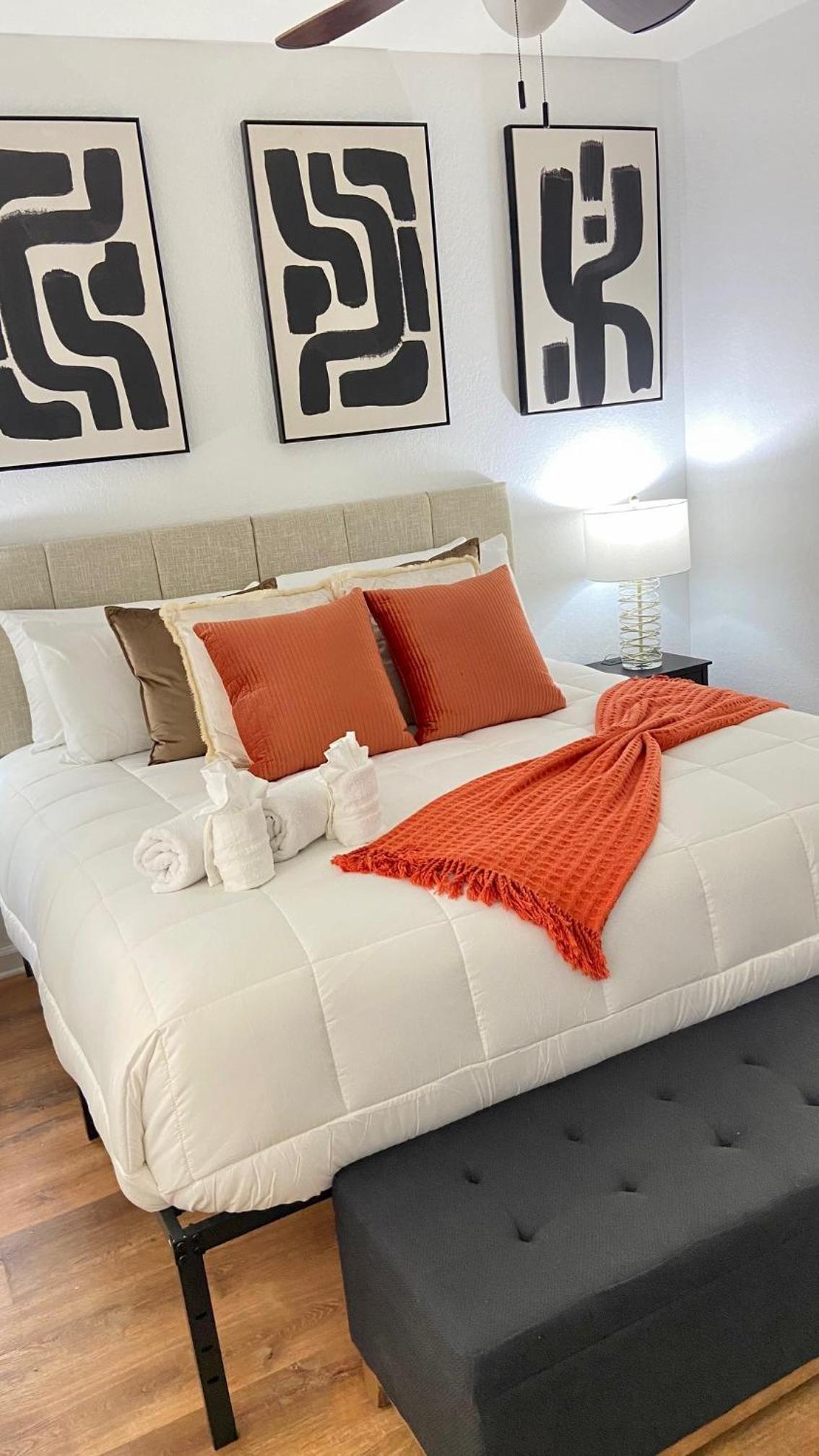 P.19 # Vista Cay Newly Remodeled Walking Distance from OCCC
