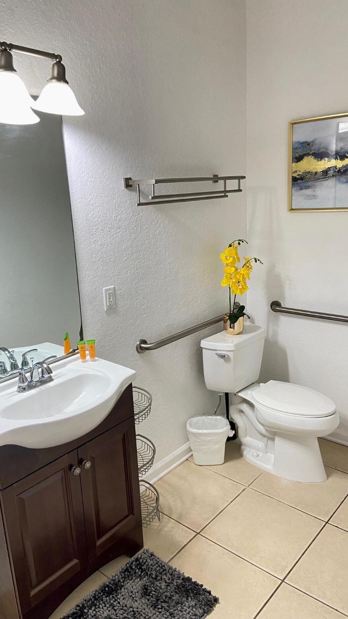 P.19 # Vista Cay Newly Remodeled Walking Distance from OCCC