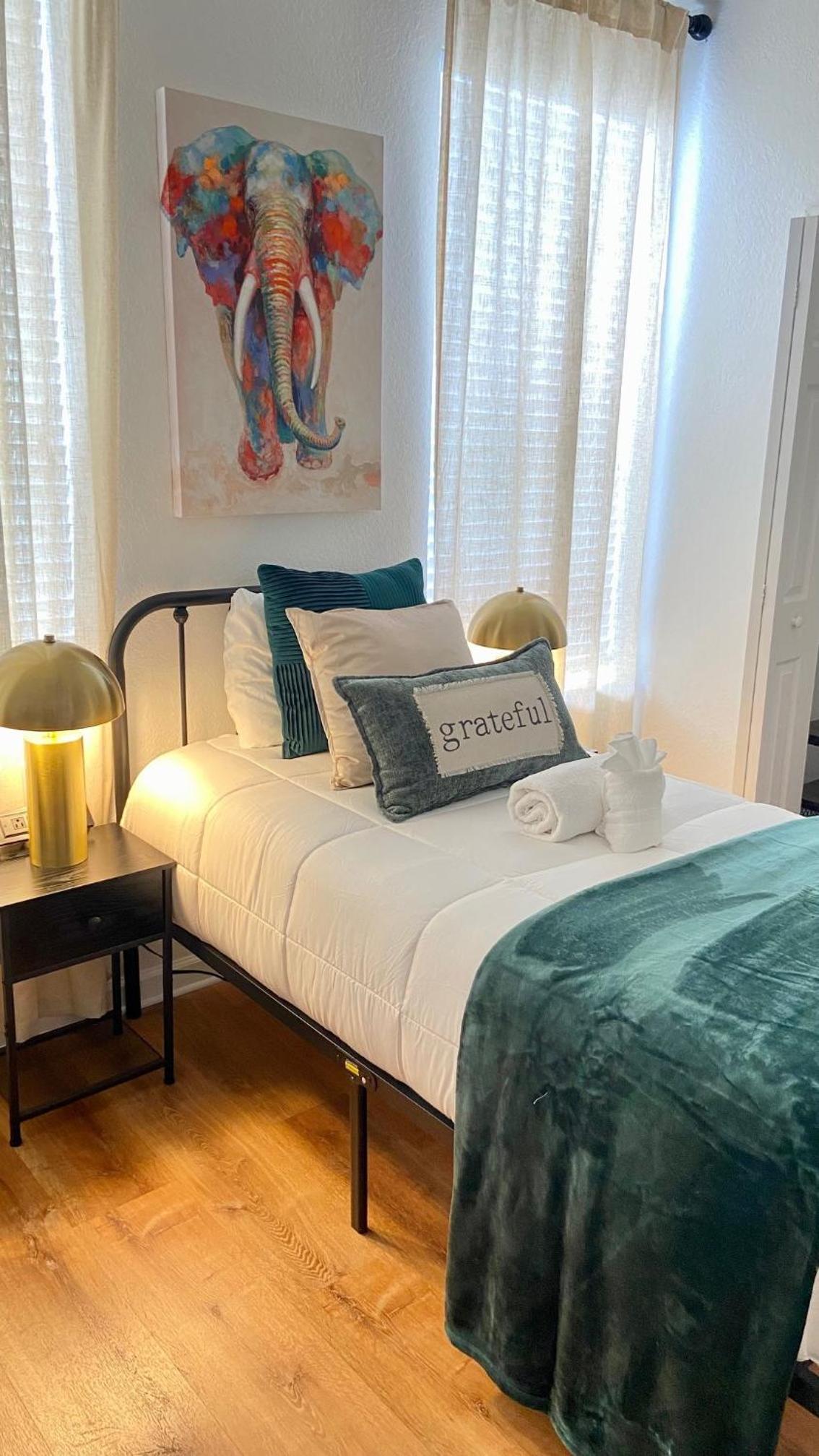 P.19 # Vista Cay Newly Remodeled Walking Distance from OCCC