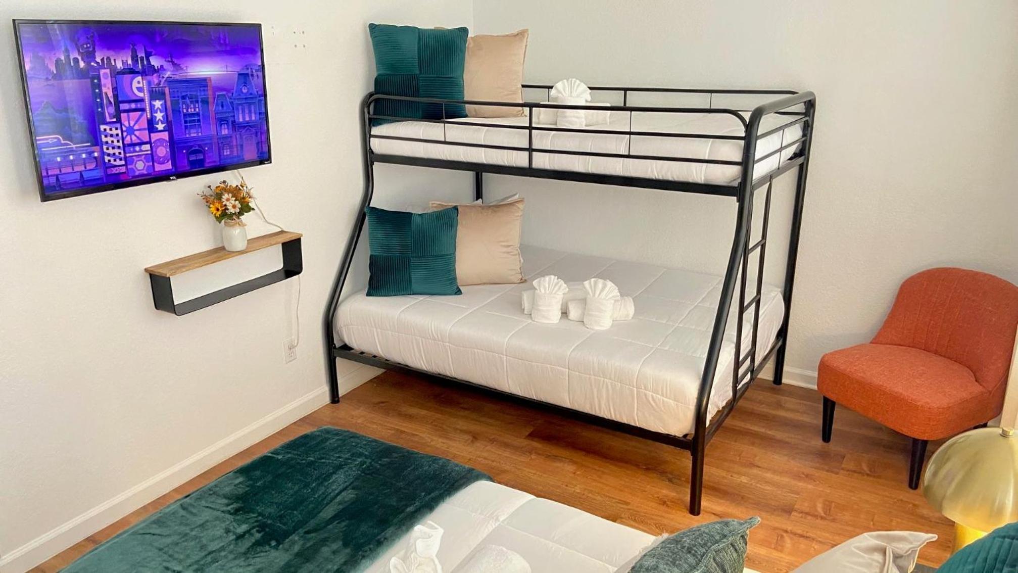 P.19 # Vista Cay Newly Remodeled Walking Distance from OCCC
