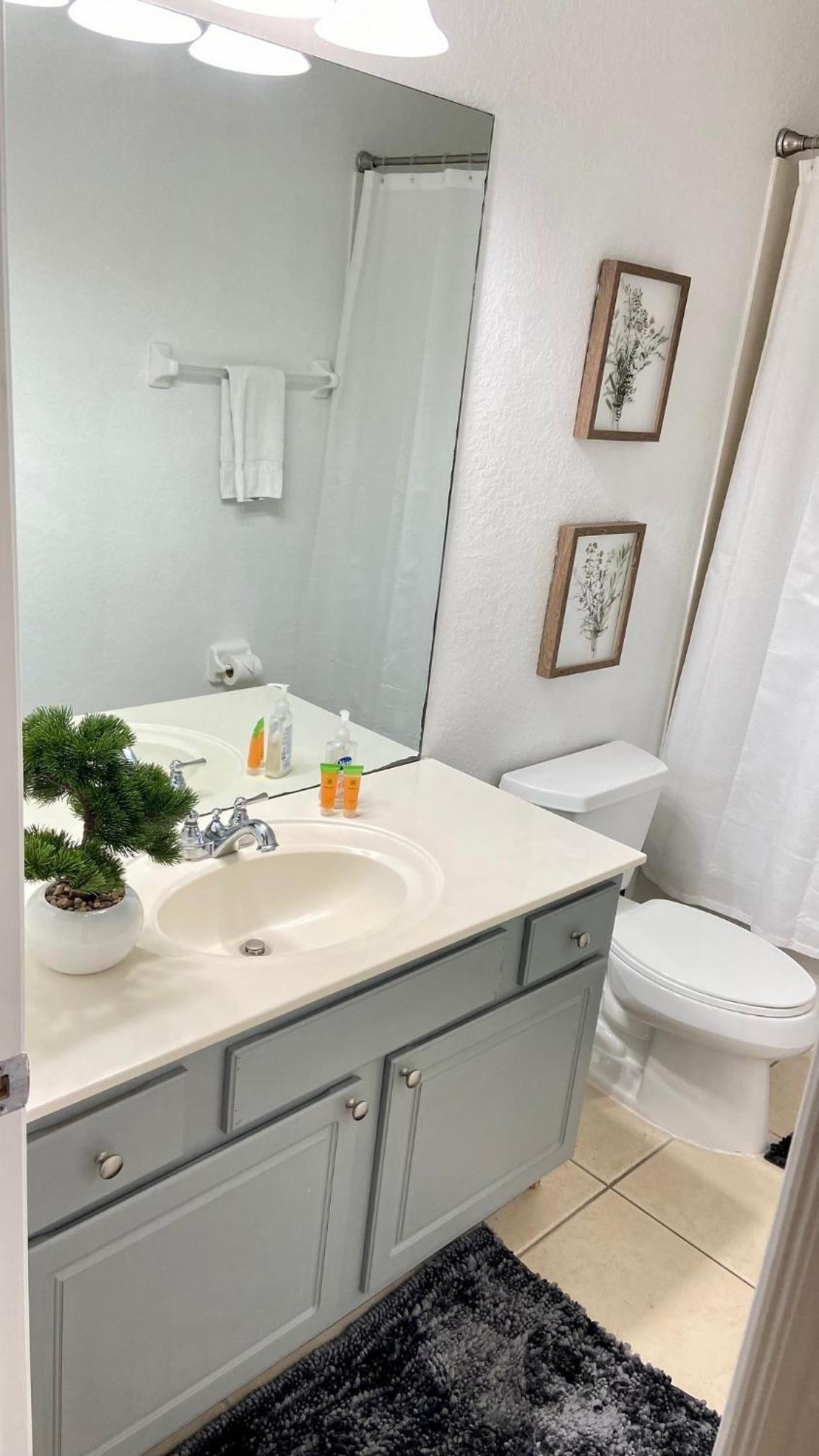 P.19 # Vista Cay Newly Remodeled Walking Distance from OCCC