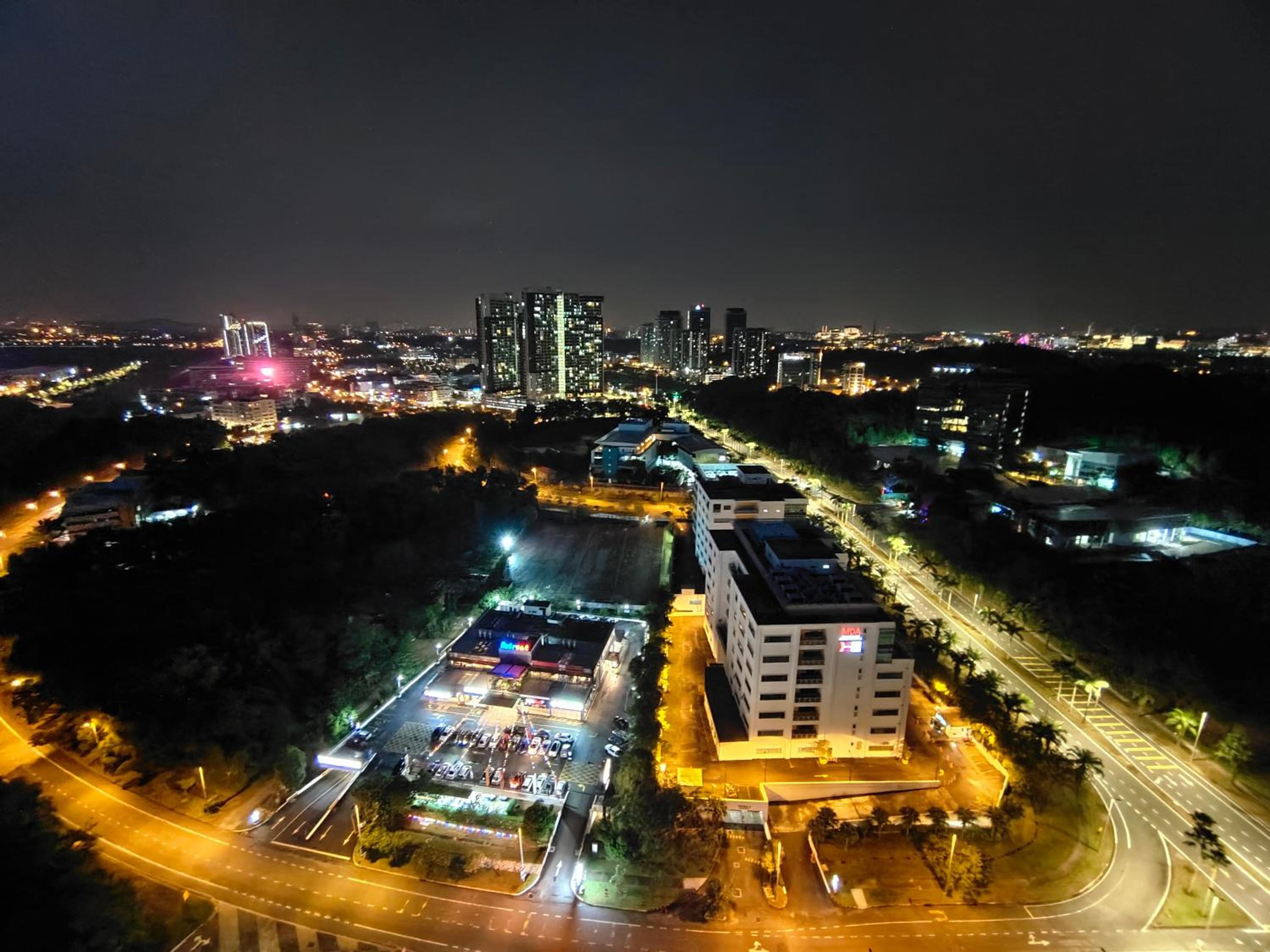 Kanvas Soho Cyberjaya/Netflix/Gym/Jacuzzi/KLIA photo 8