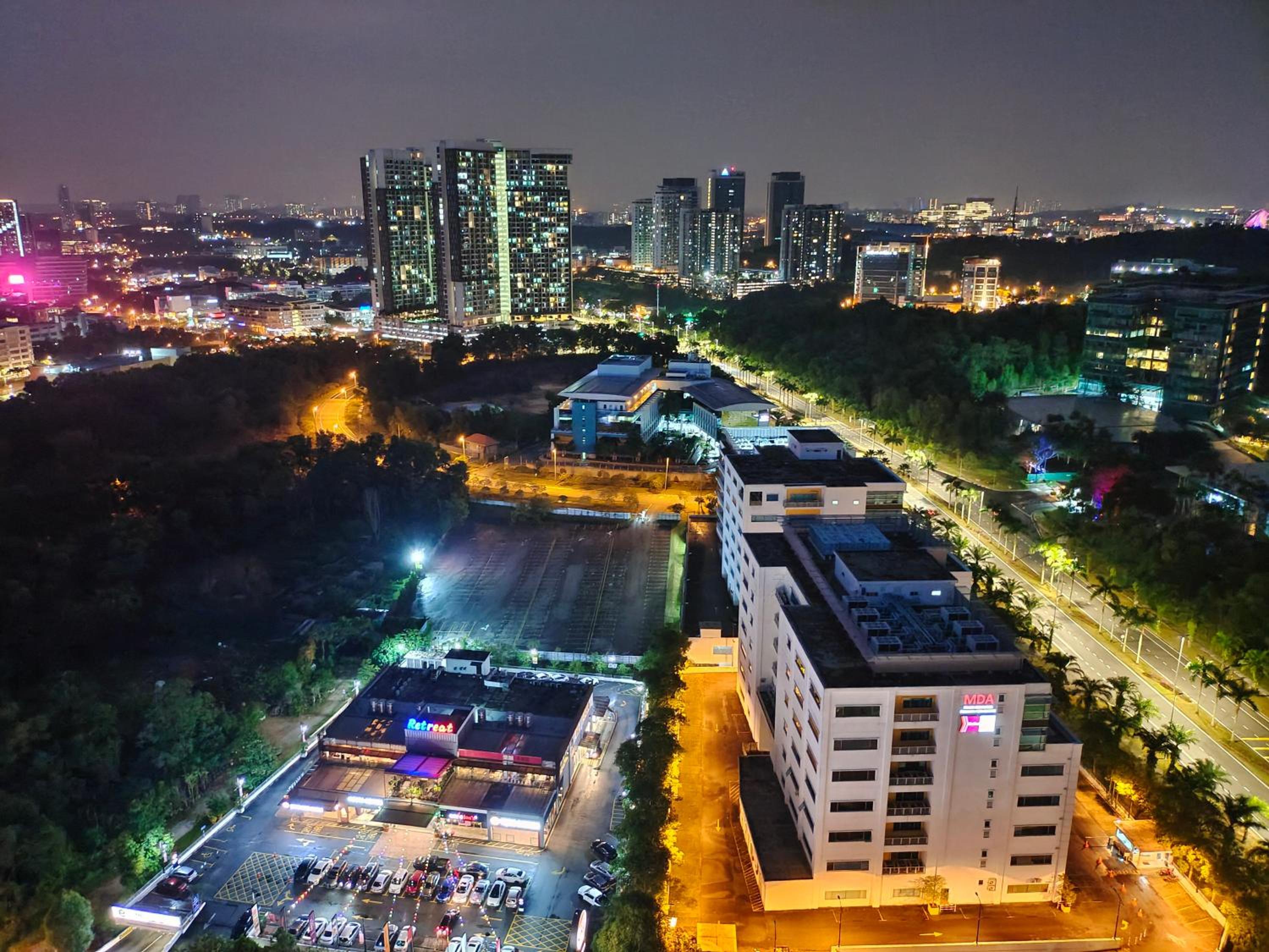 Kanvas Soho Cyberjaya/Netflix/Gym/Jacuzzi/KLIA photo 7