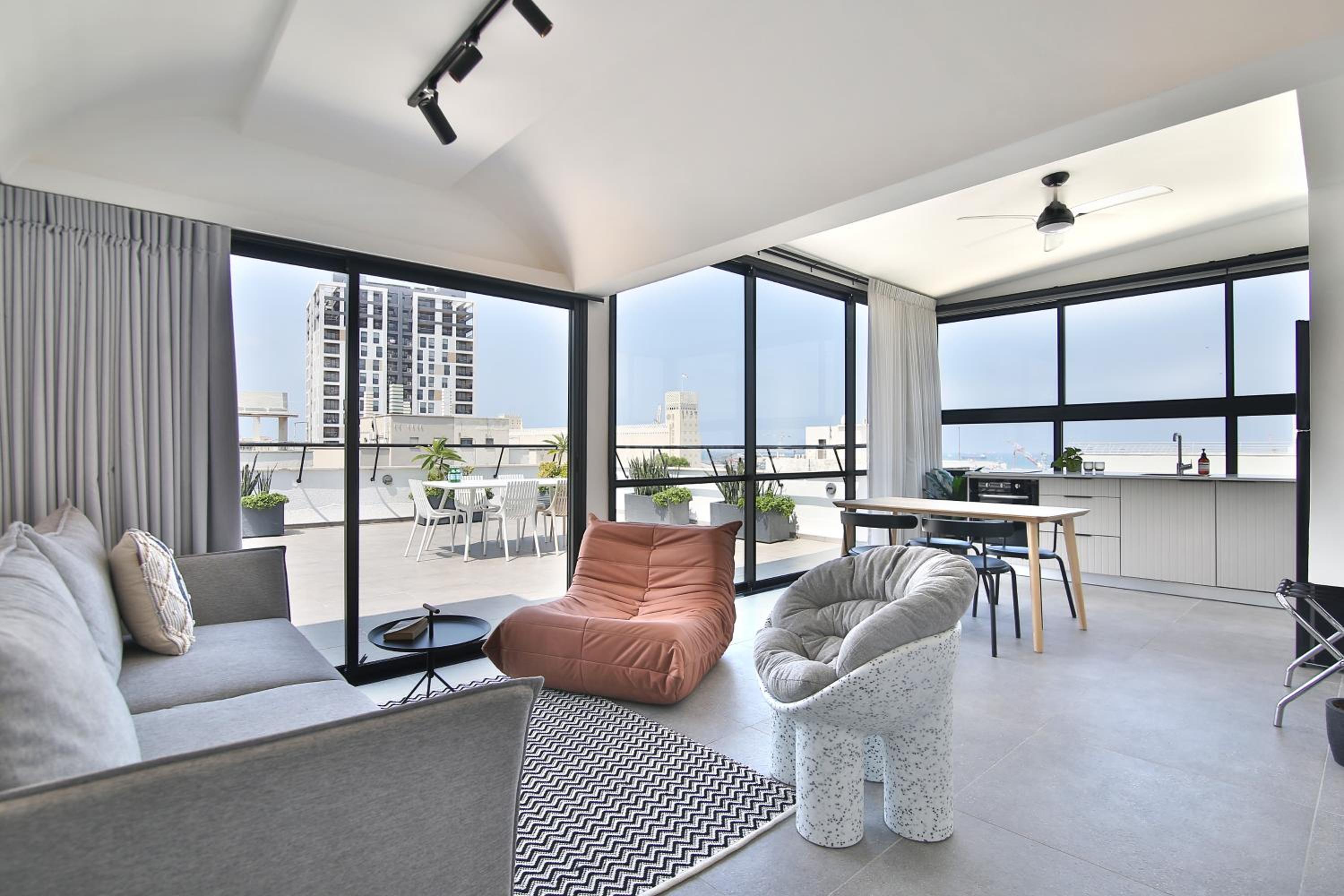 ROOFTOP 42 - Penthouse Duplex view 5