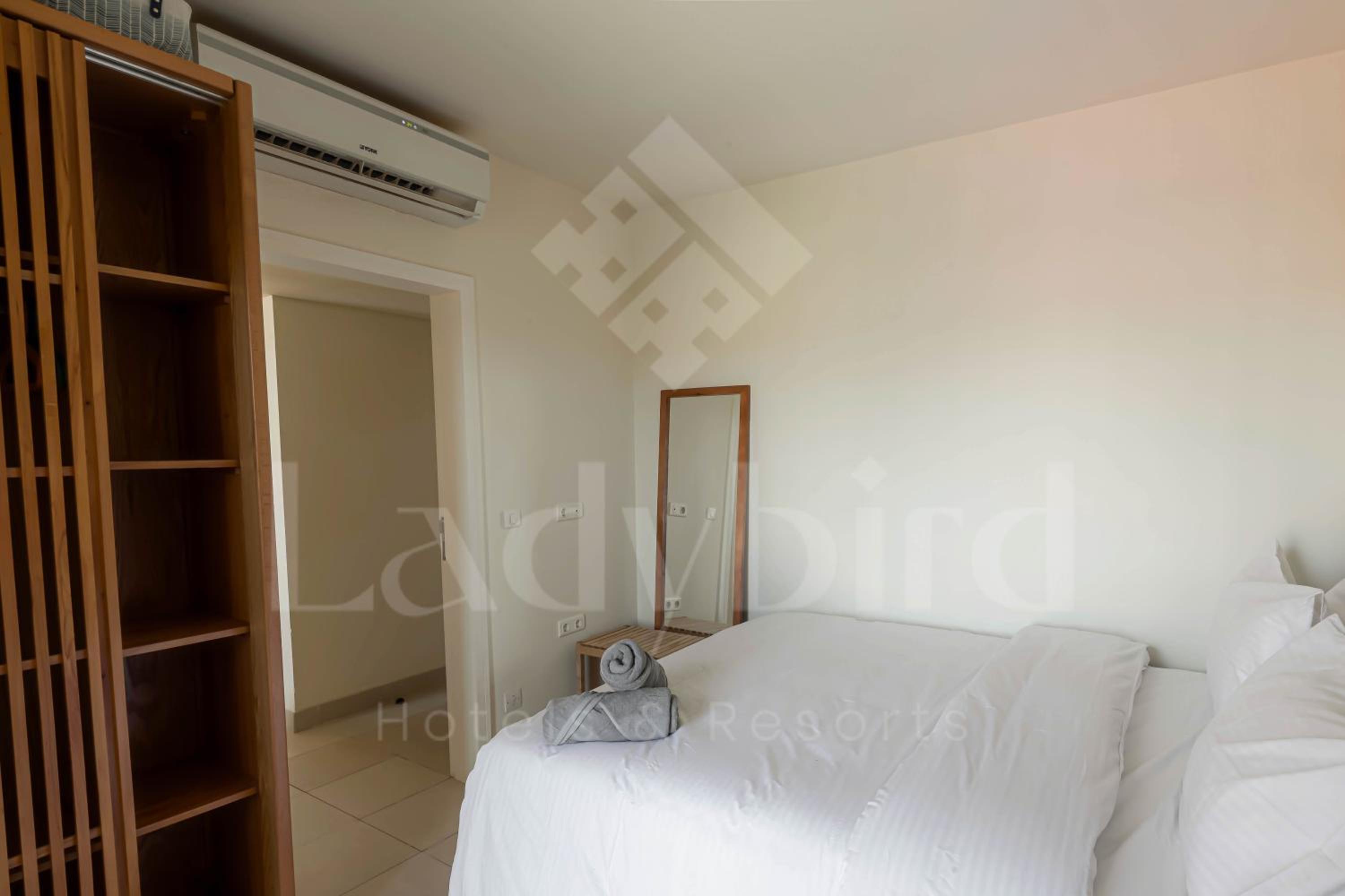 Ladybird - Veranda Beach House
