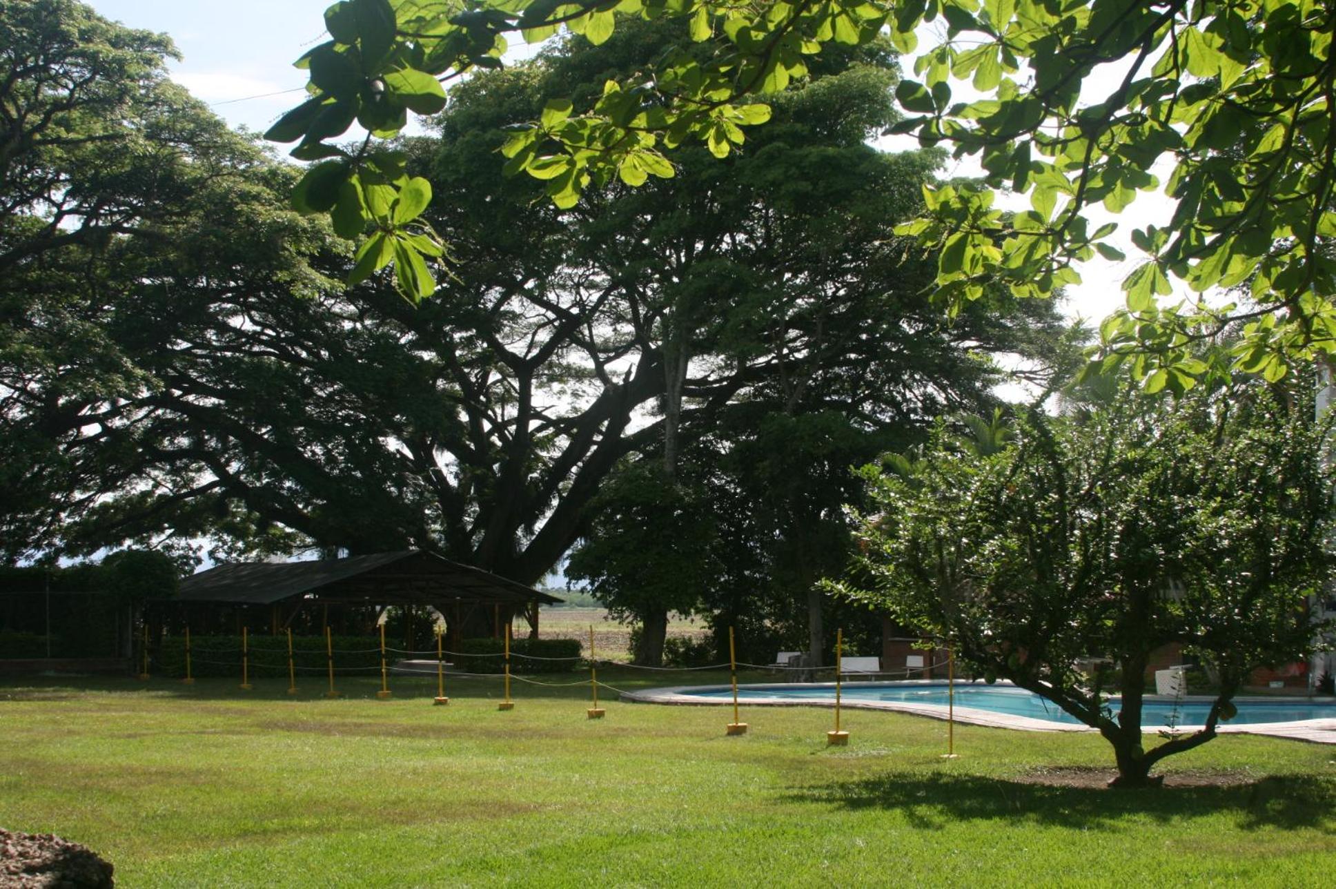 Habitacion Casa Campestre con piscina en Buga