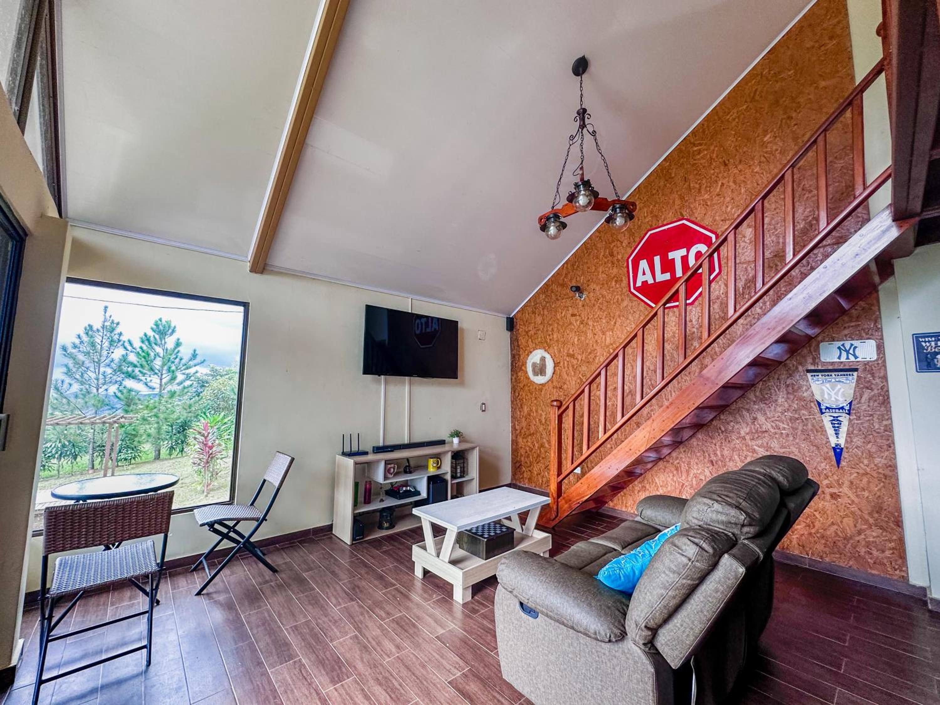 Arrue's Mountain Retreat view 5