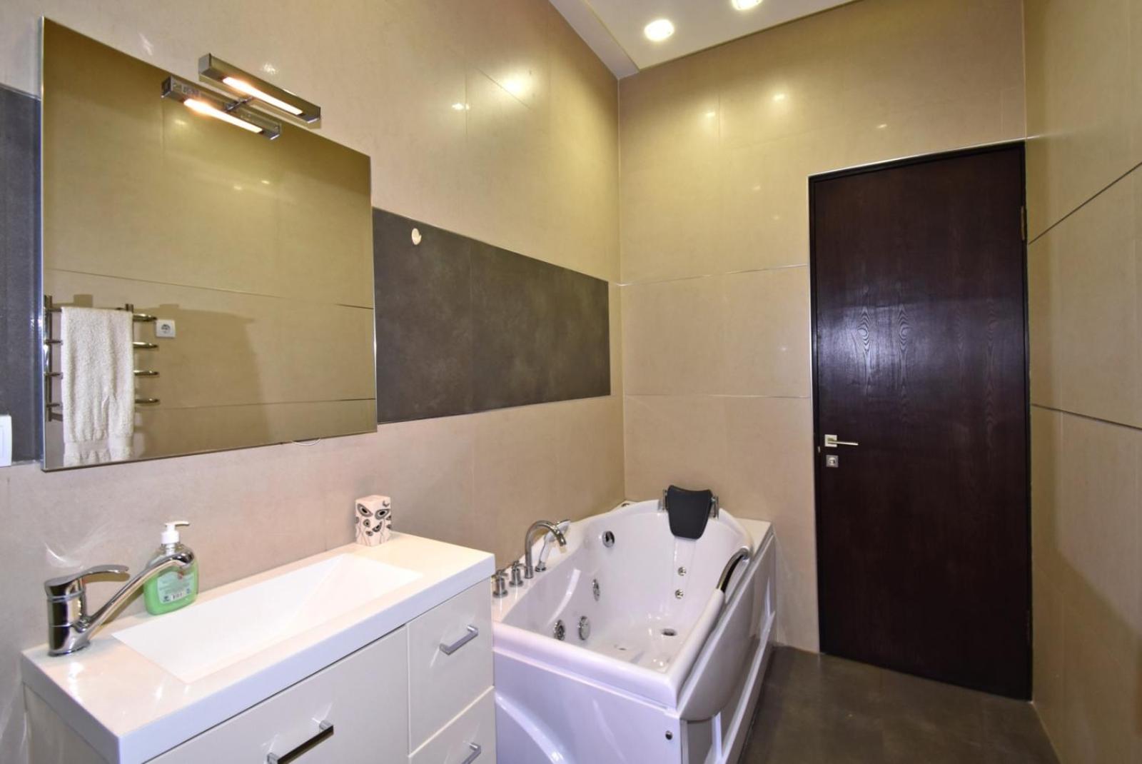 Northern Avenue, 2 bedrooms Luxury apartment HH882