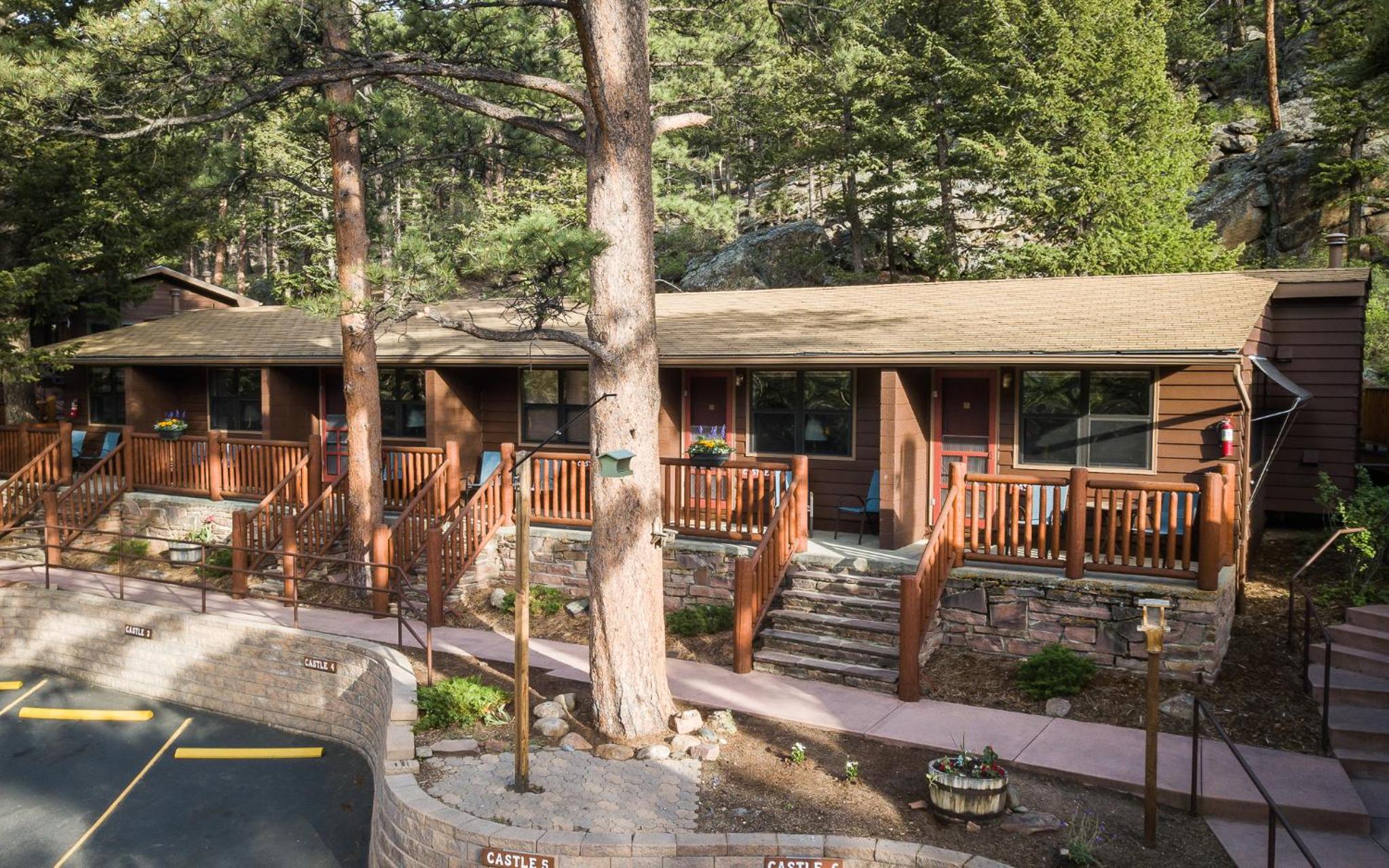 Castle Mountain Lodge