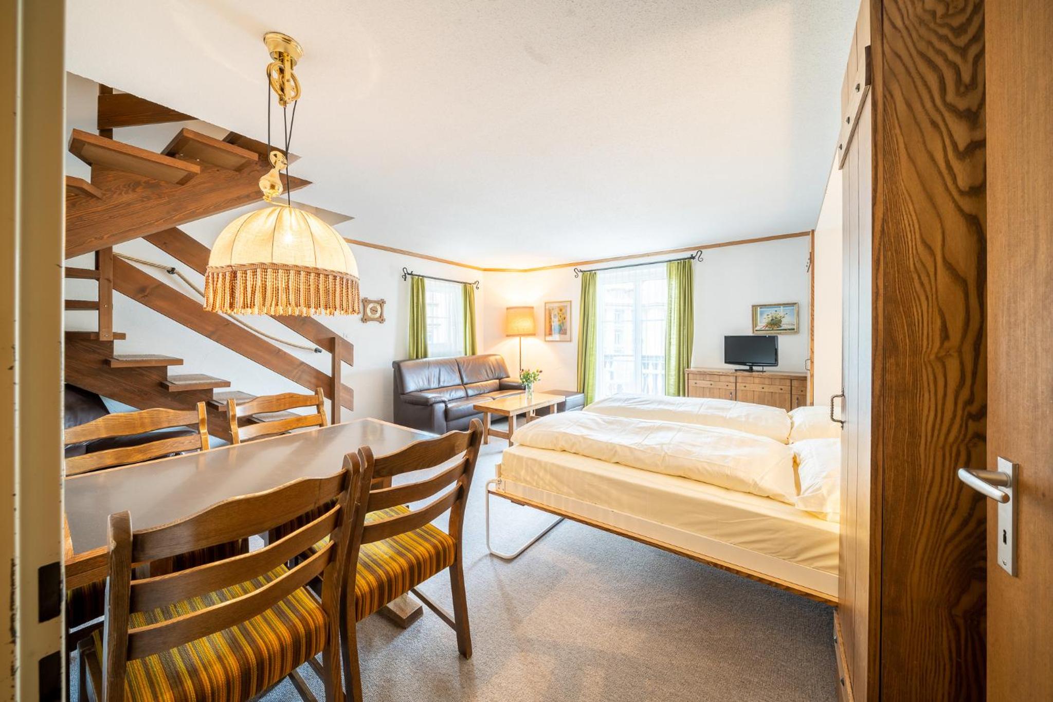 6404 Geraeumige 2,5 Maisonette-Wohnung im Dachgeschoss mit Balkon und Blick auf den Inn