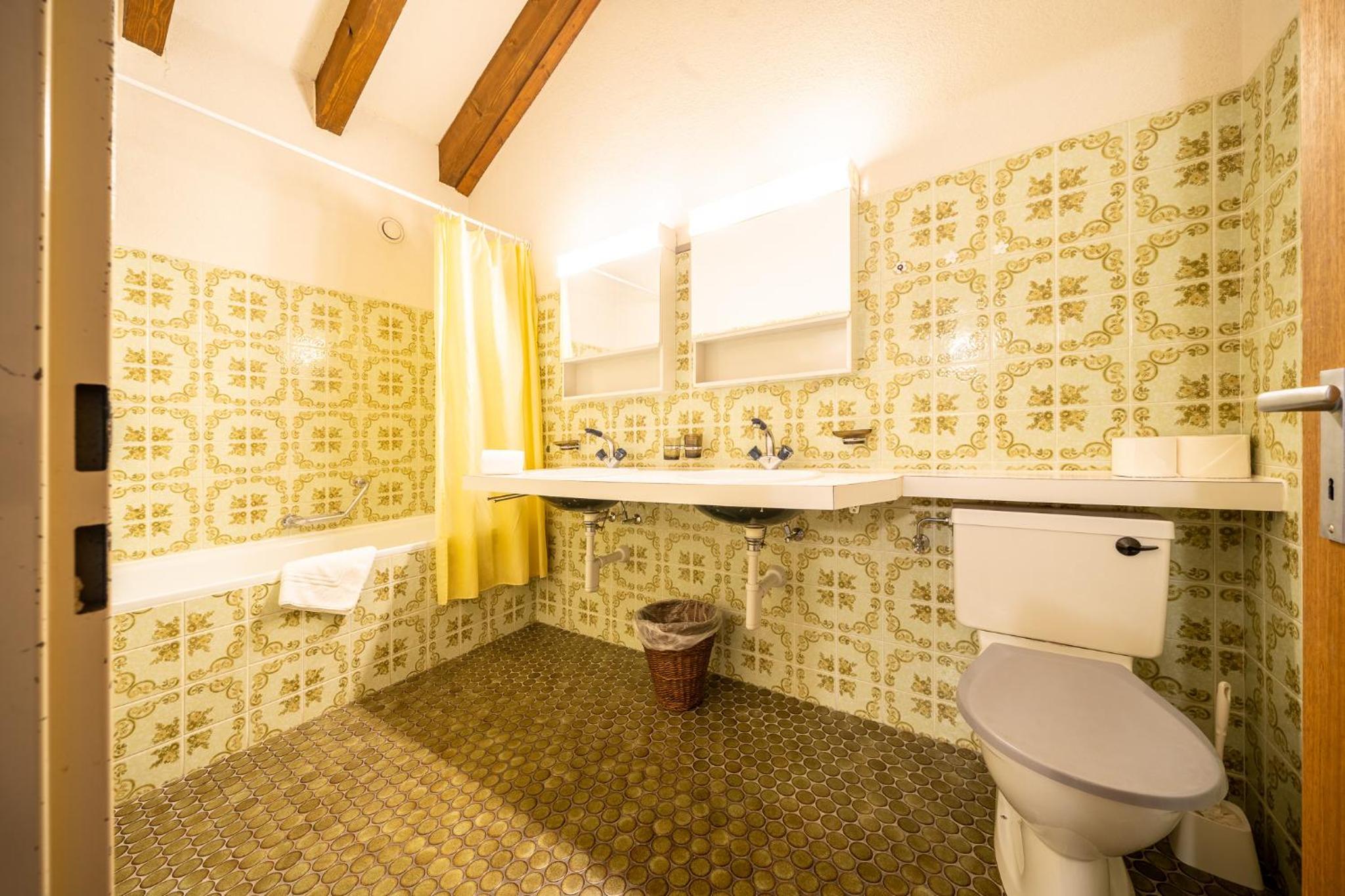 6404 Geraeumige 2,5 Maisonette-Wohnung im Dachgeschoss mit Balkon und Blick auf den Inn