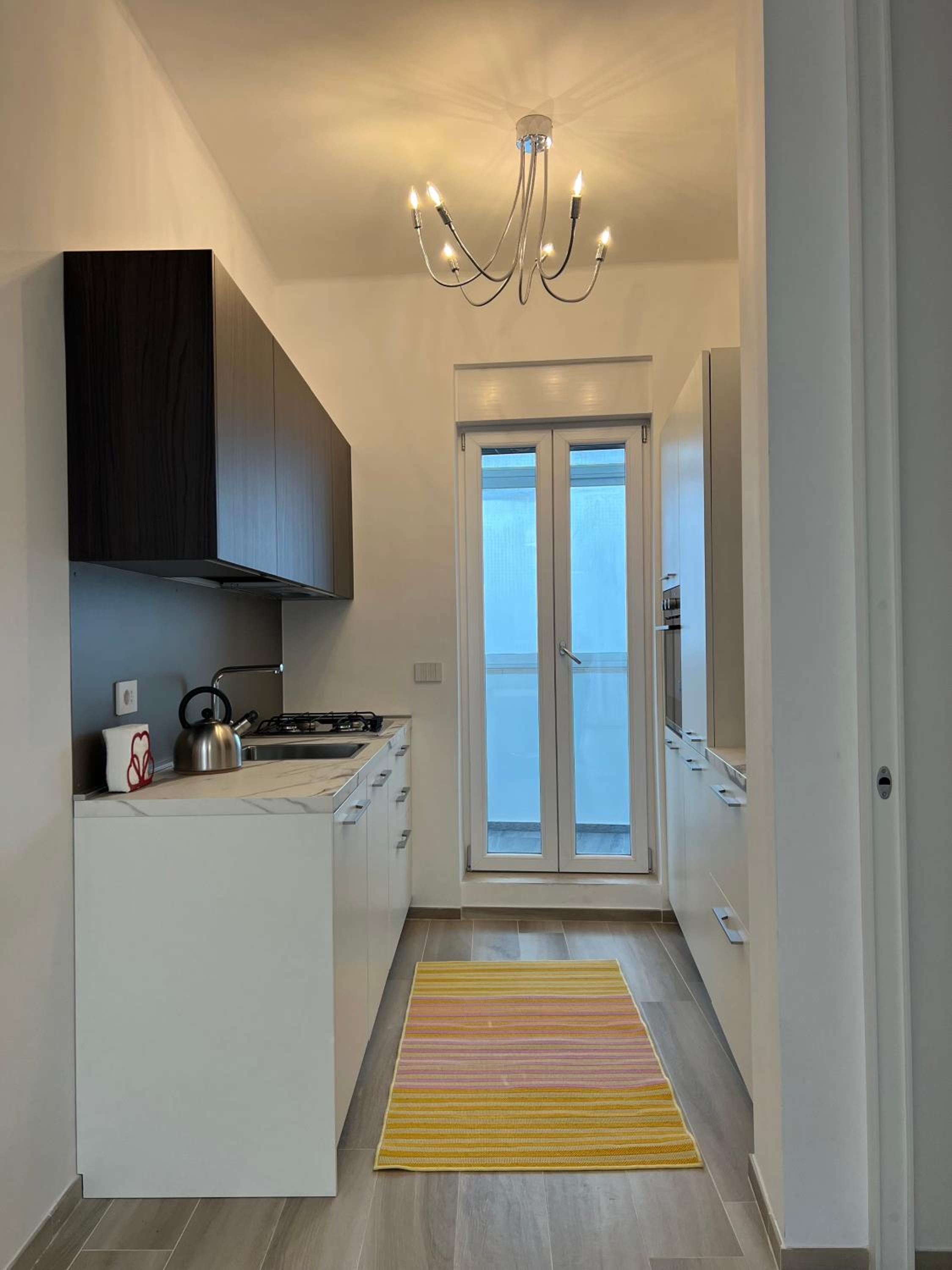 Tulip Luxury HOWME en Bari — kitchen