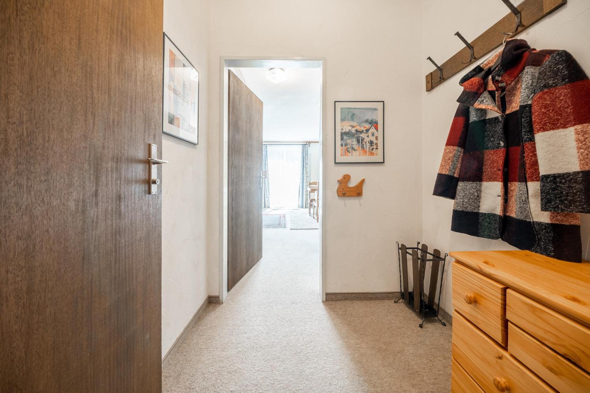 7004 Gemuetlich eingerichtete Wohnung mit wunderschoen bewachsener Terrasse