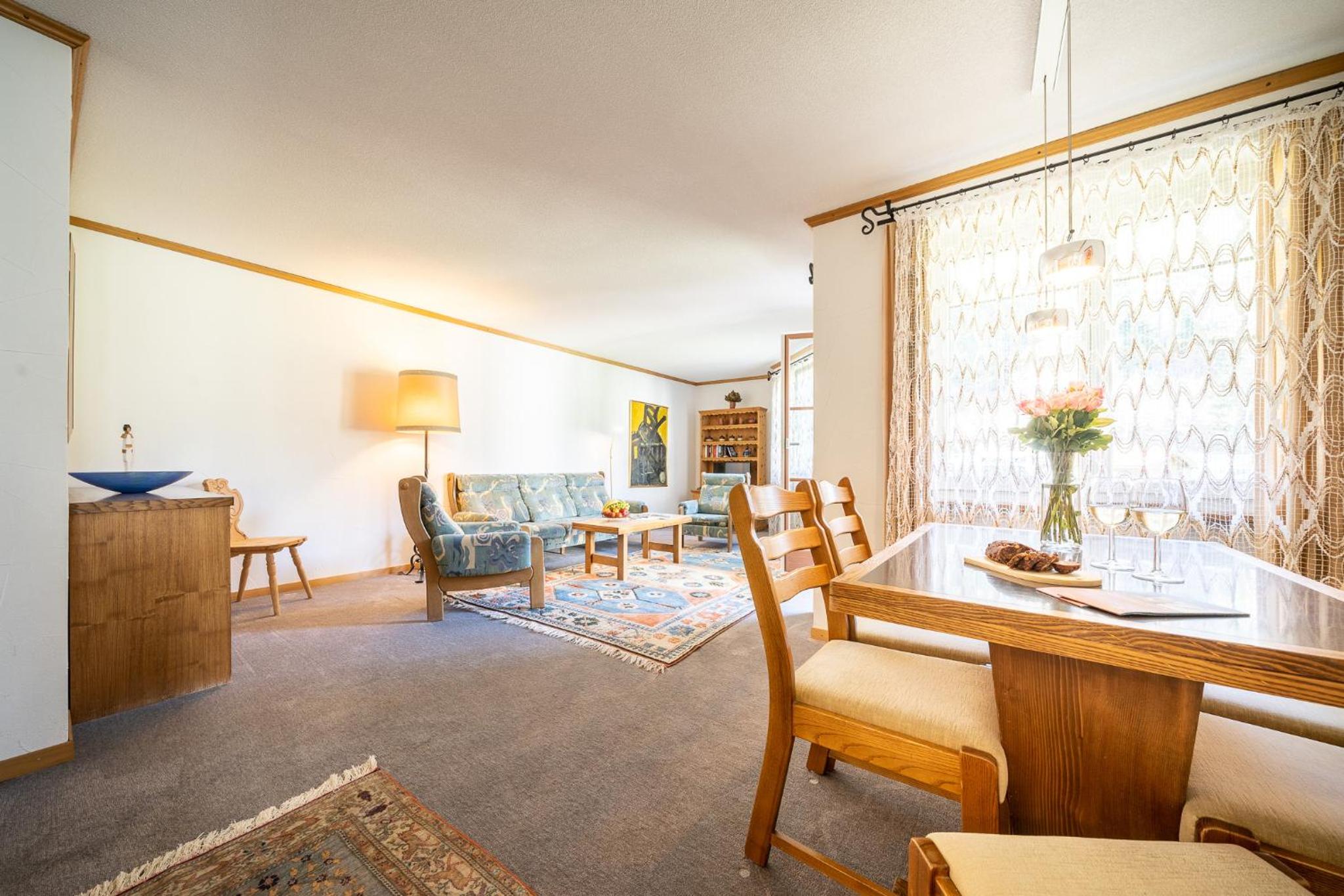 7202 Zweckmaessig eingerichteten Wohnung mit gedecktem Balkon