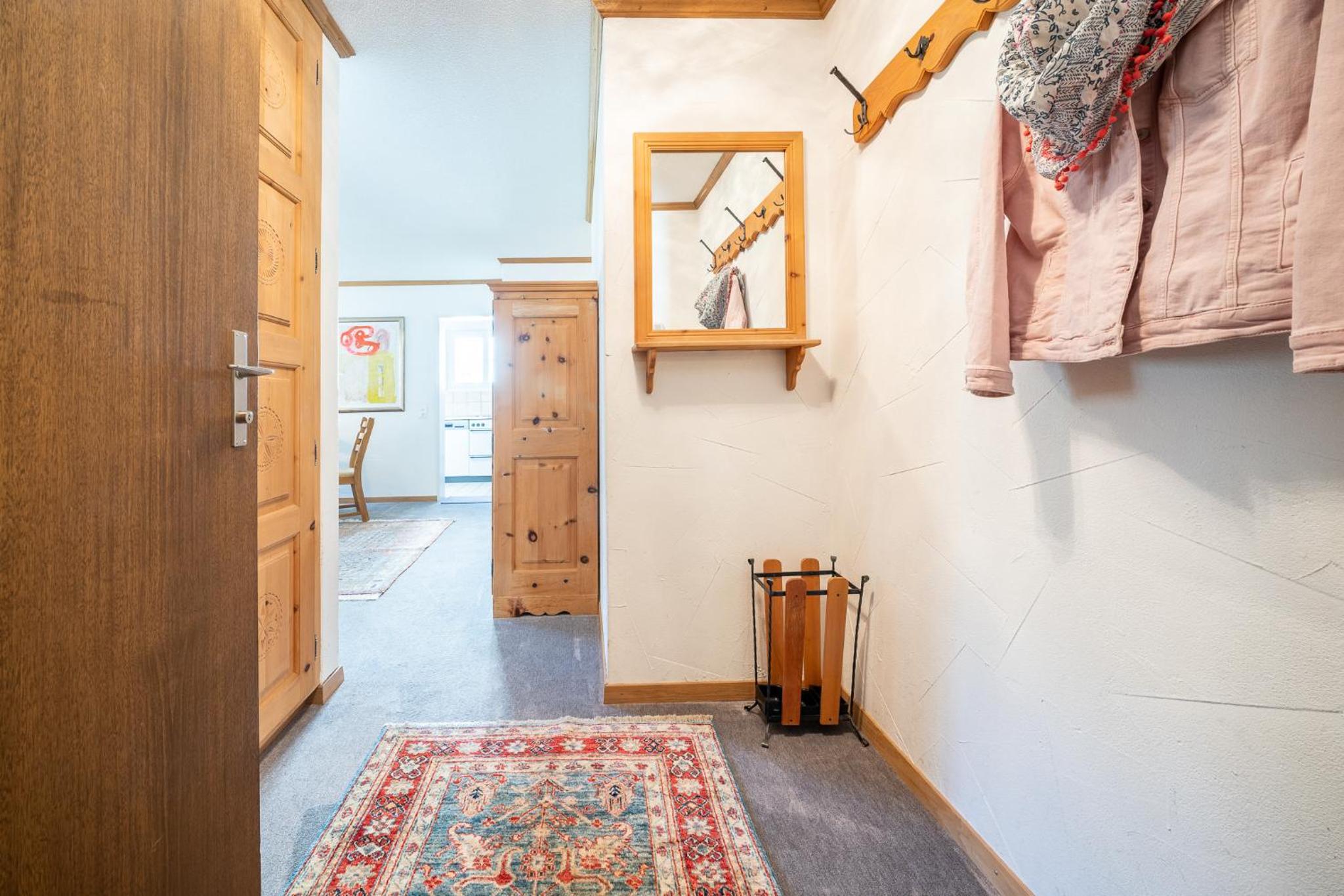 7202 Zweckmaessig eingerichteten Wohnung mit gedecktem Balkon