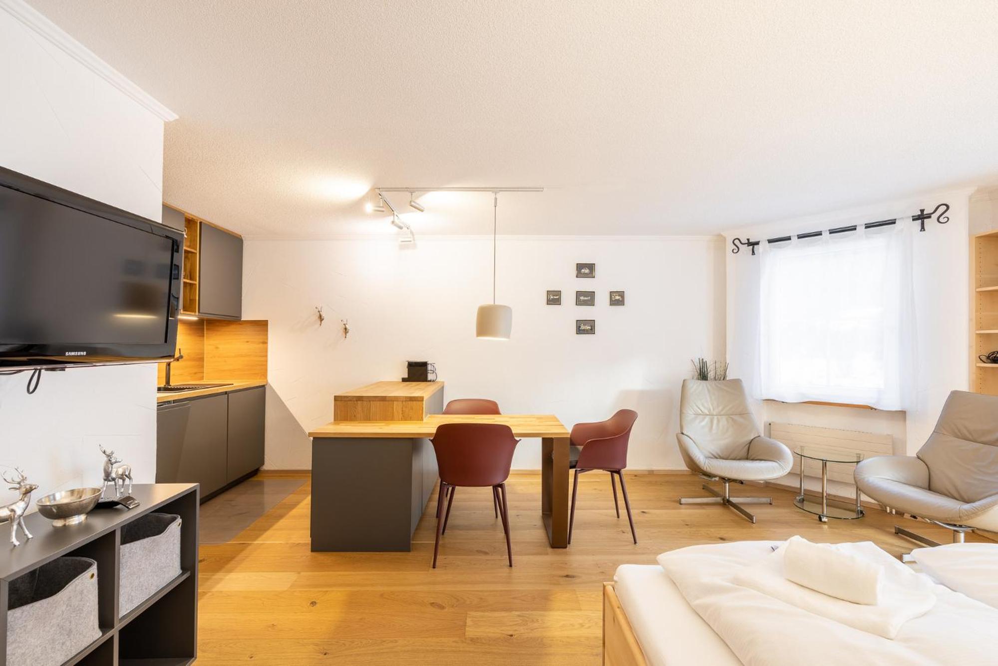 7304 Pure Freude in dieser stilvoll renovierten Wohnung mit moderner Kueche