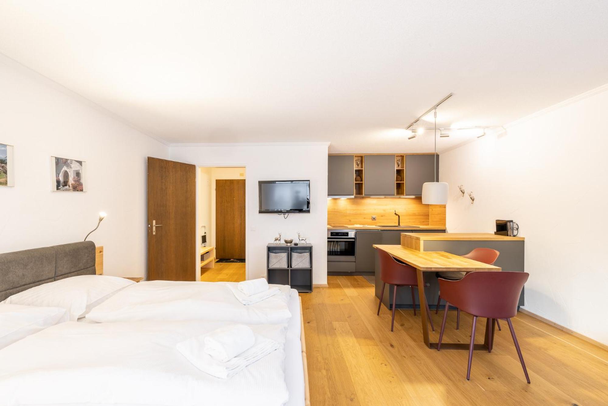 7304 Pure Freude in dieser stilvoll renovierten Wohnung mit moderner Kueche