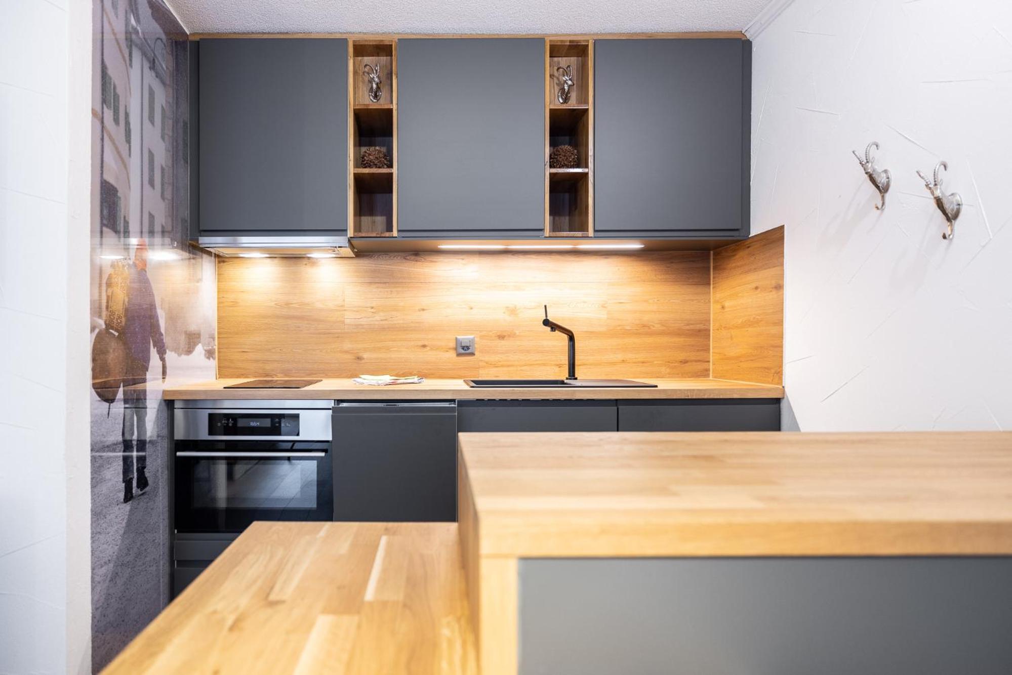 7304 Pure Freude in dieser stilvoll renovierten Wohnung mit moderner Kueche