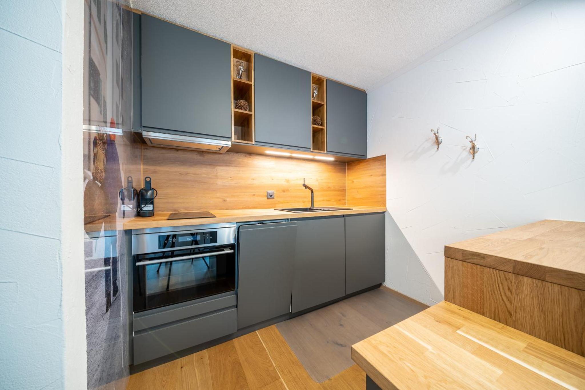 7304 Pure Freude in dieser stilvoll renovierten Wohnung mit moderner Kueche