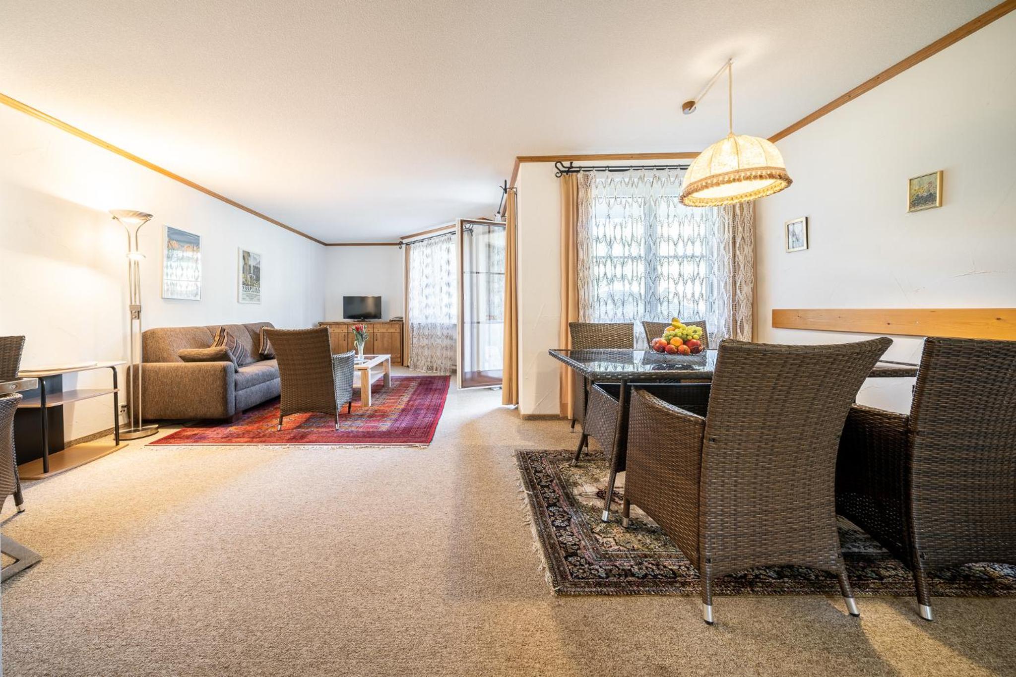 9302 Zweckmaessig eingerichtete 3,5 Zimmer Wohnung mit ueberdachtem Suedwestbalkon
