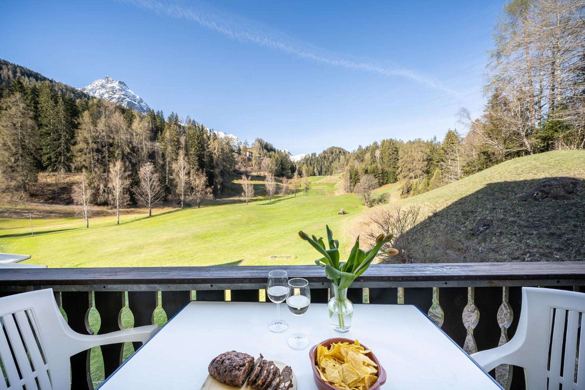 9303 Gemuetliches, zweckmaessig eingerichtetes Studio mit Balkon und Golfplatzblick