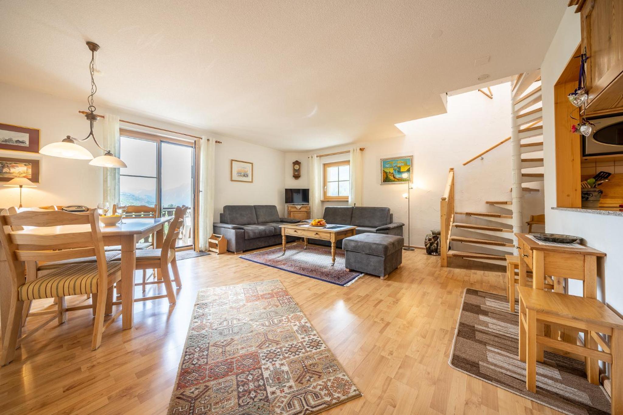 9404 Renovierte Maisonettewohnung im modernen Landhausstil und Balkon mit tollem Ausblick