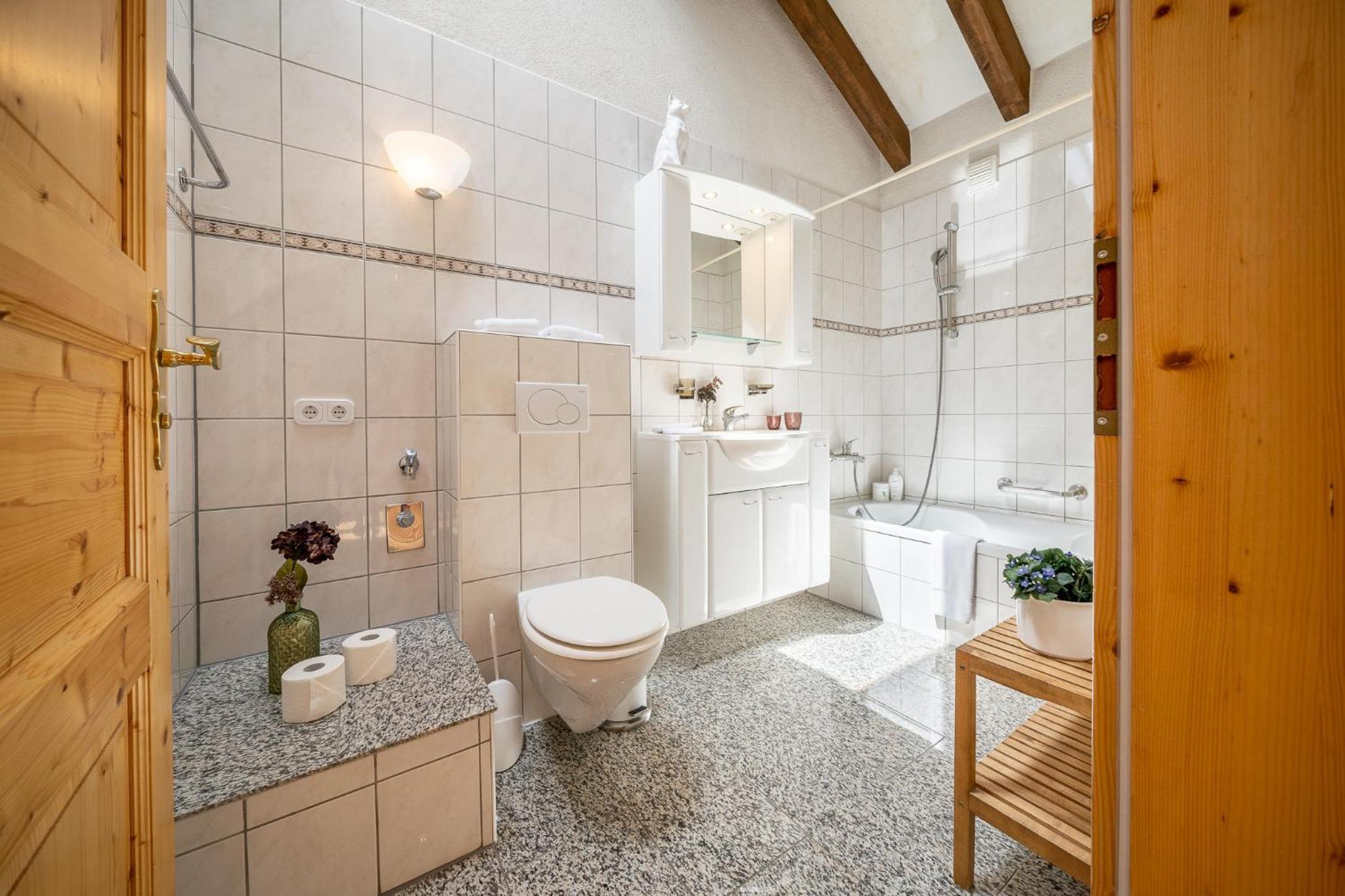 9404 Renovierte Maisonettewohnung im modernen Landhausstil und Balkon mit tollem Ausblick