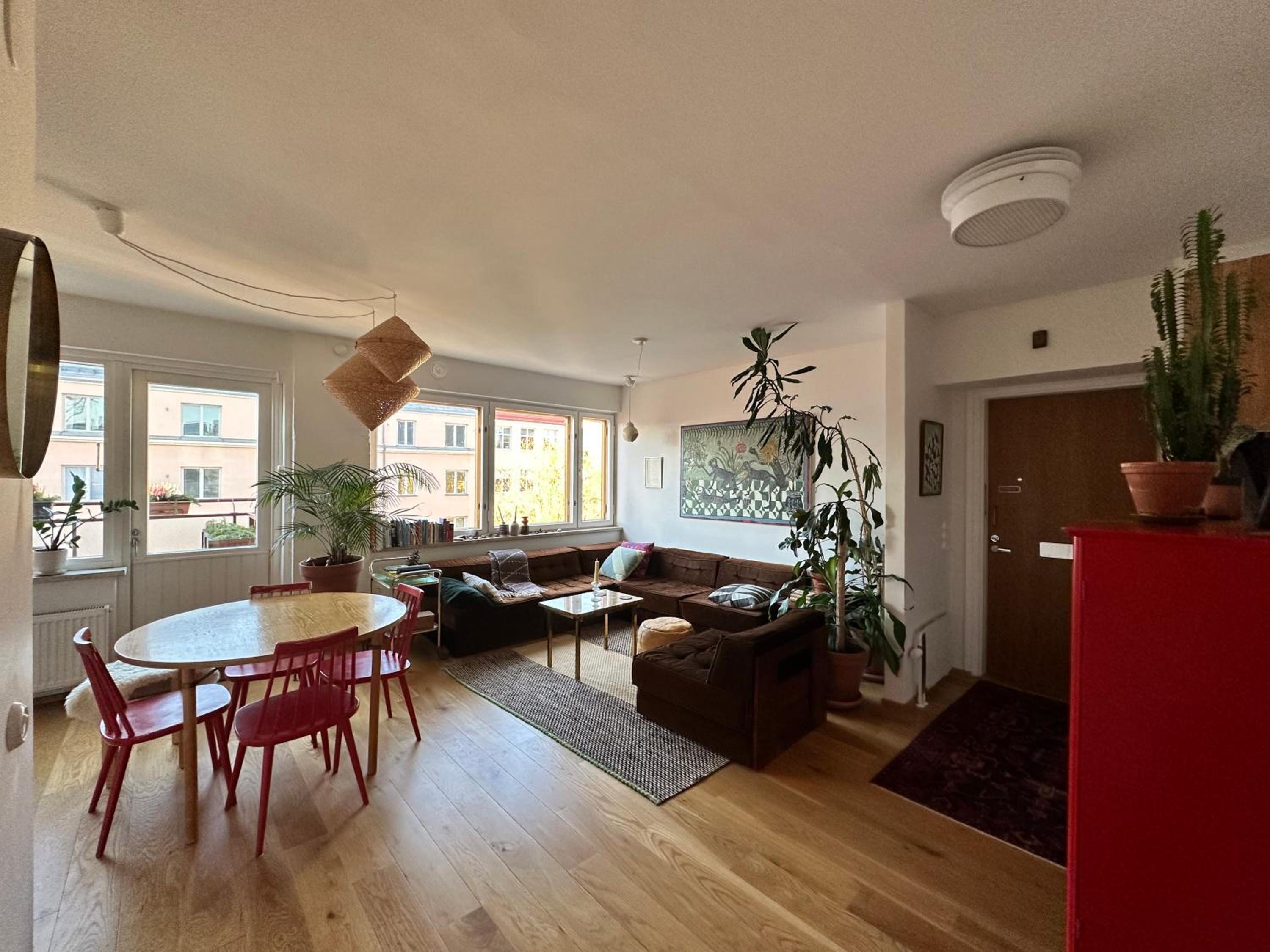 Spacious Top Floor Apartment With Terrace & Remote Working