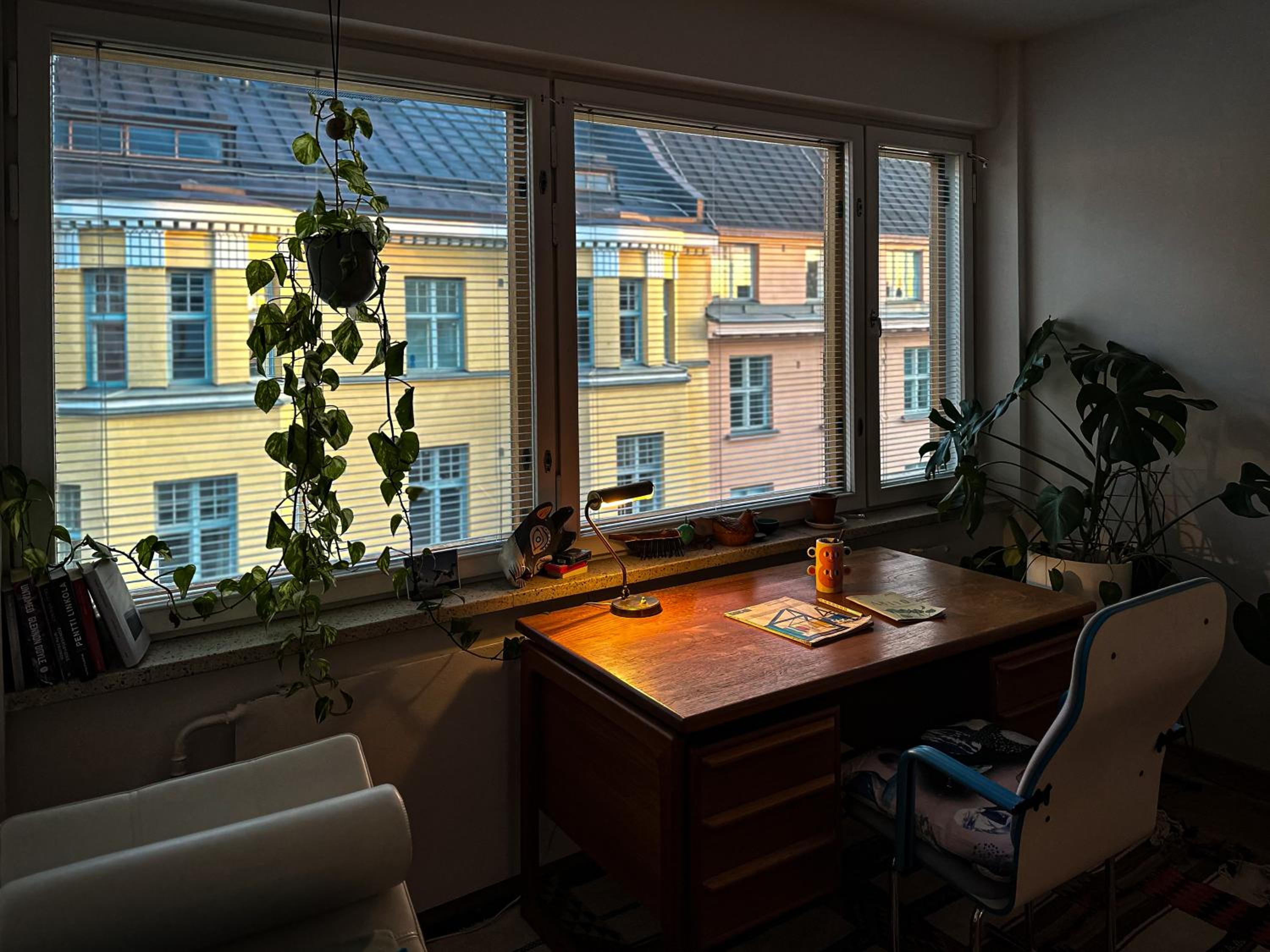 Spacious Top Floor Apartment With Terrace & Remote Working