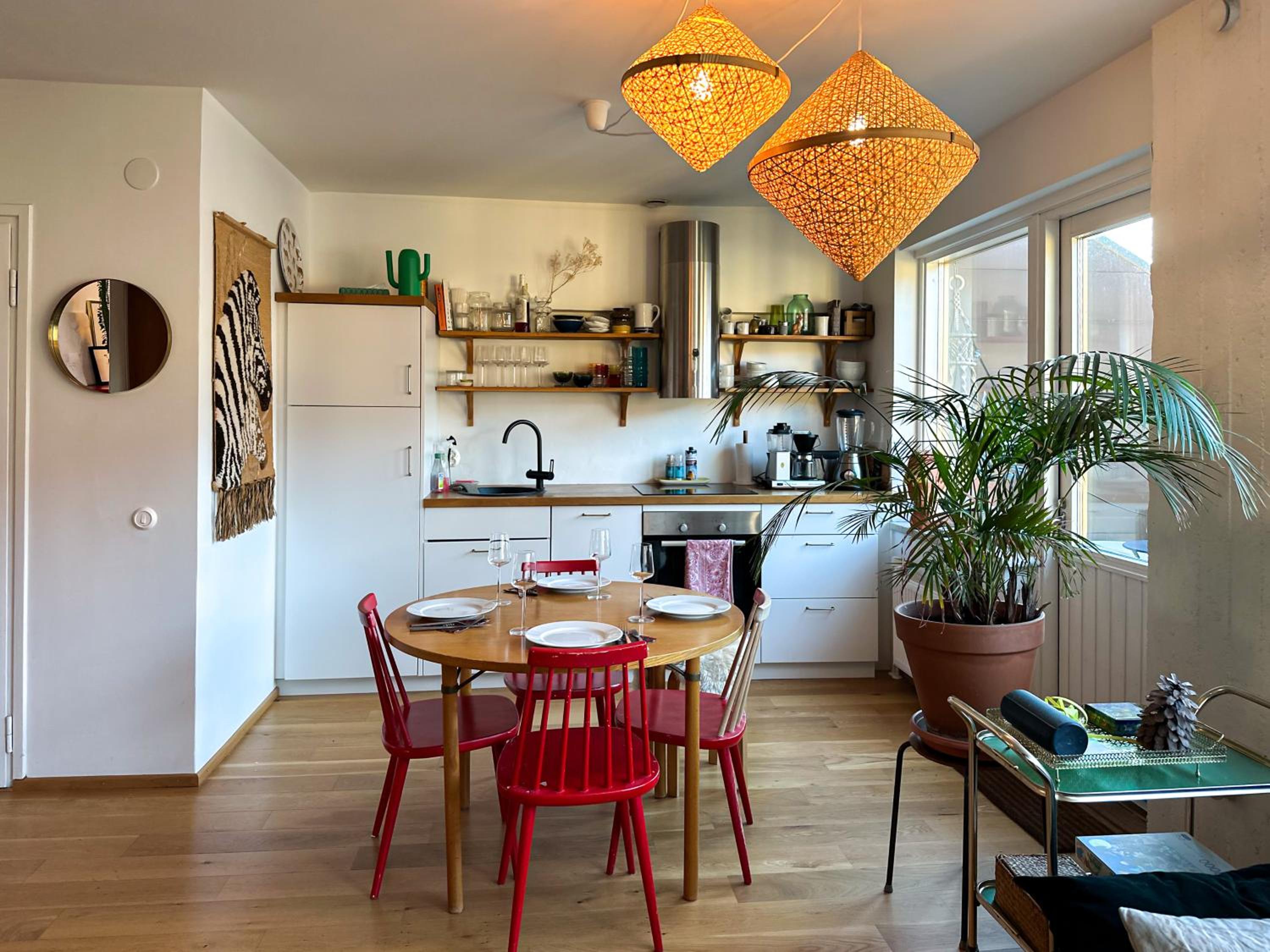 Spacious Top Floor Apartment With Terrace & Remote Working