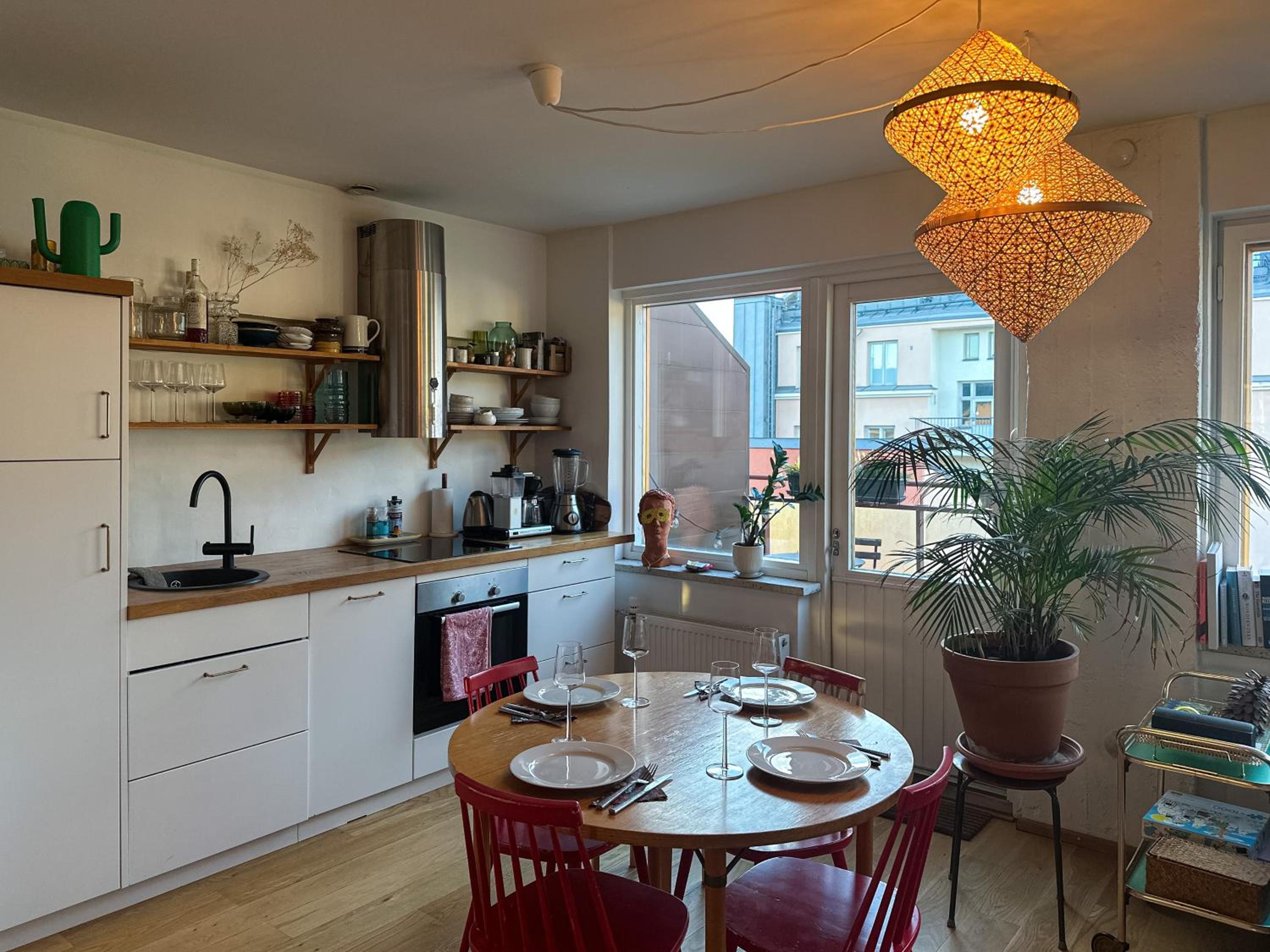 Spacious Top Floor Apartment With Terrace & Remote Working