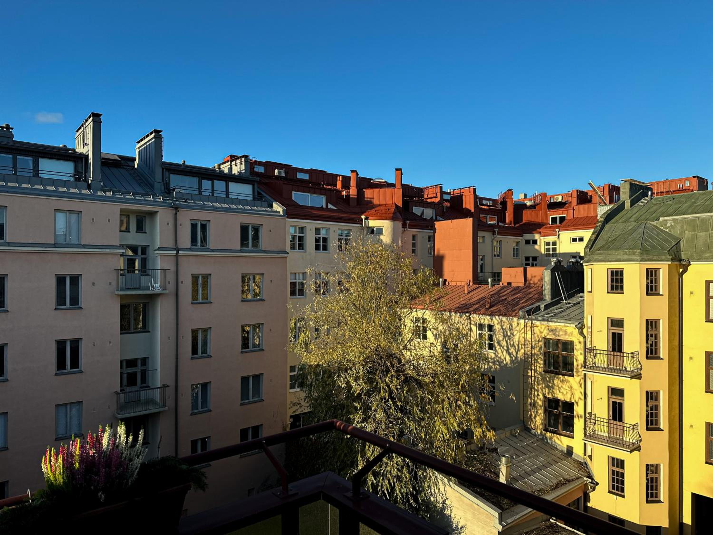 Spacious Top Floor Apartment With Terrace & Remote Working