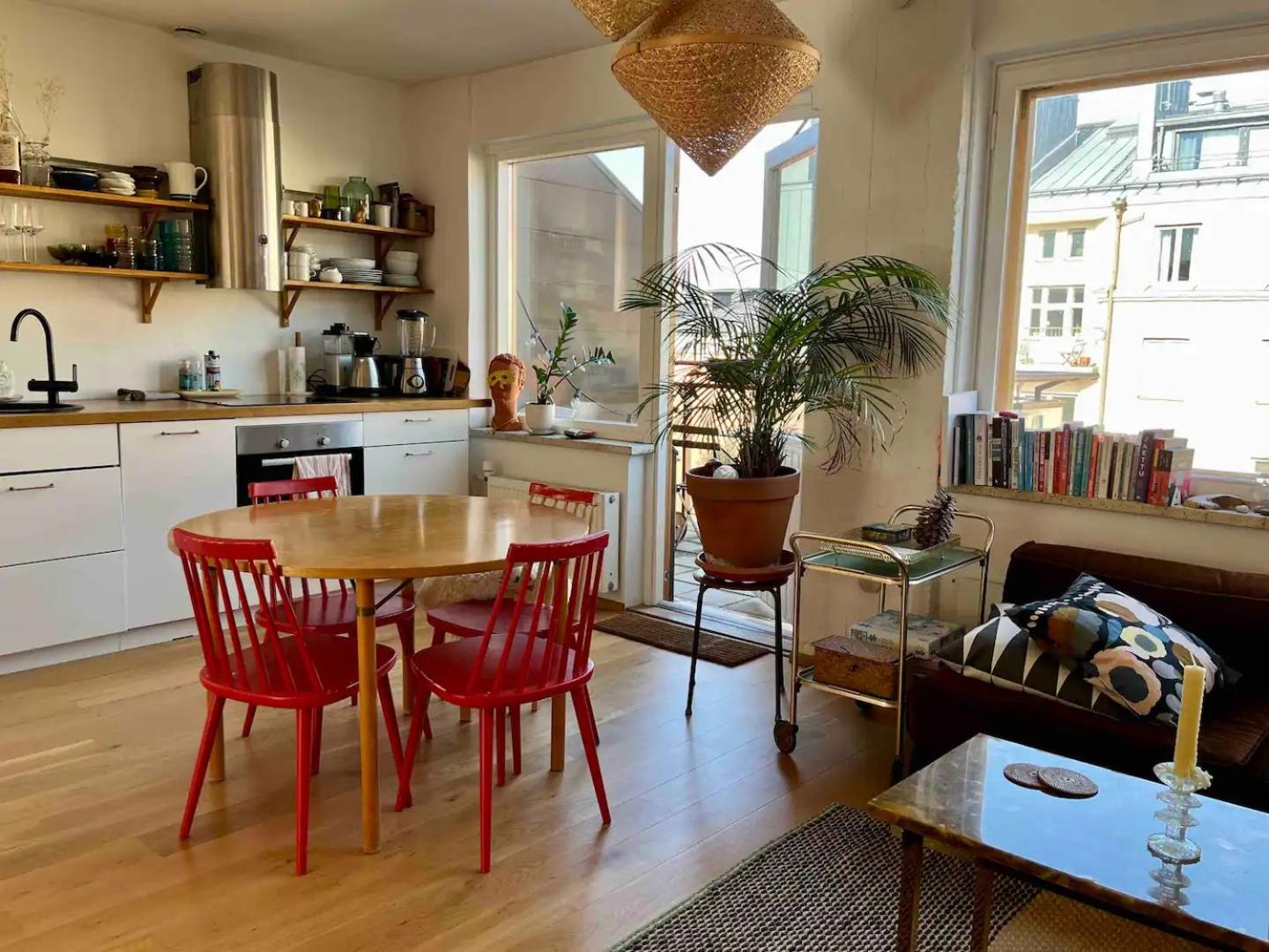 Spacious Top Floor Apartment With Terrace & Remote Working