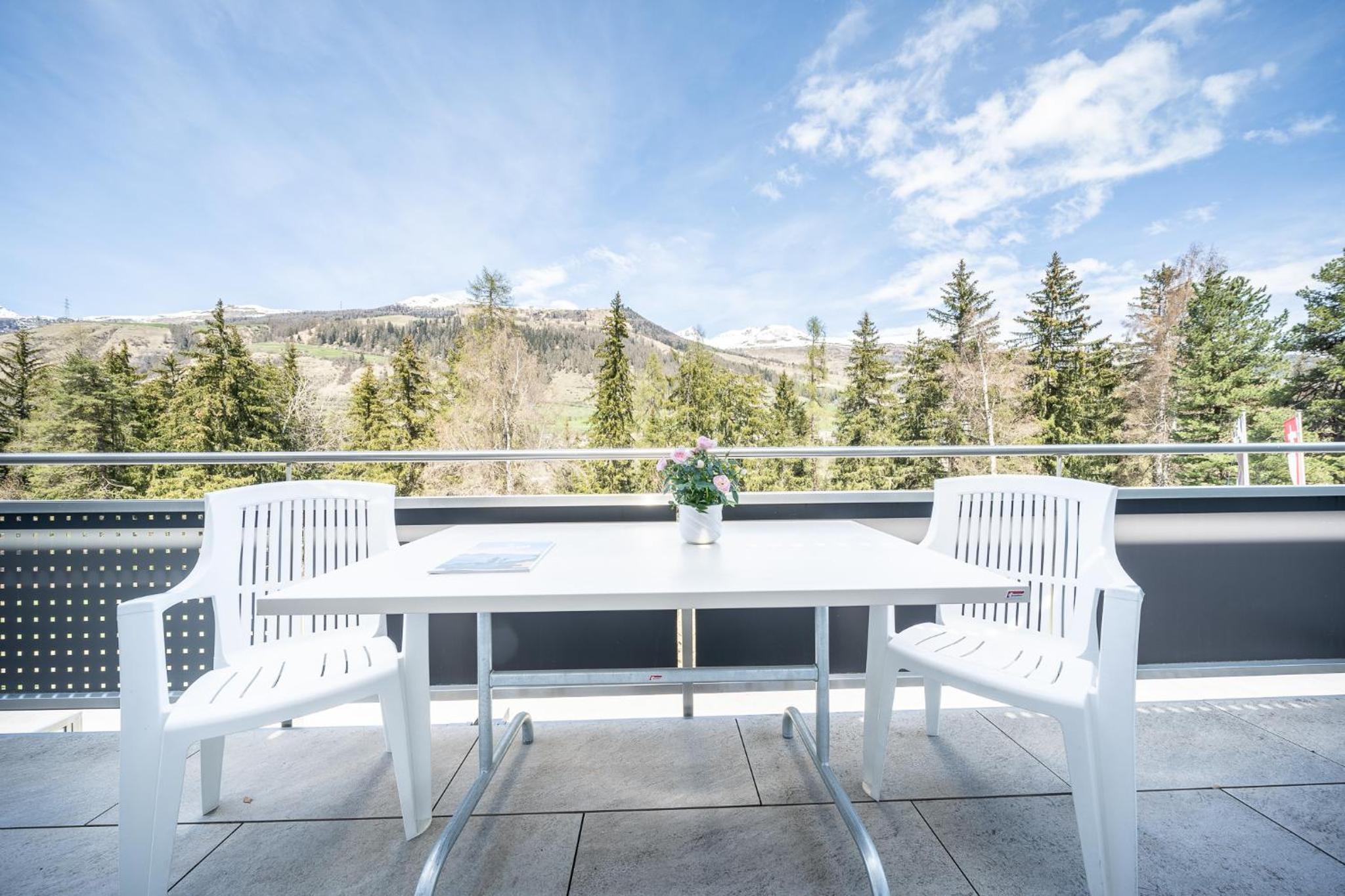 PL 202 Lichtdurchflutete Wohnung mit grossem Balkon Richtung Scuol