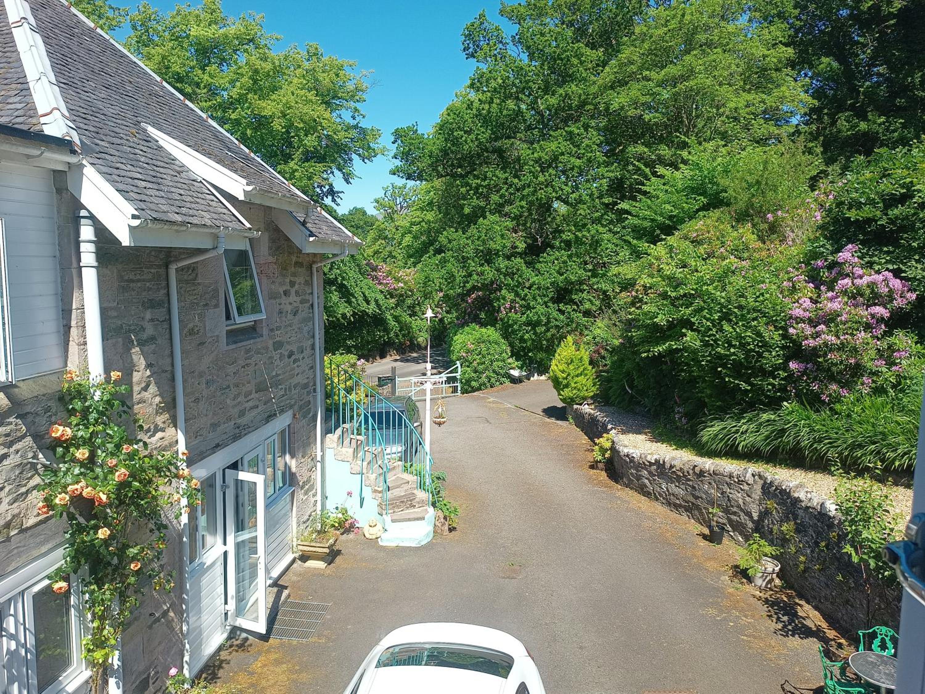 Peaceful and Stunning Waterside Location