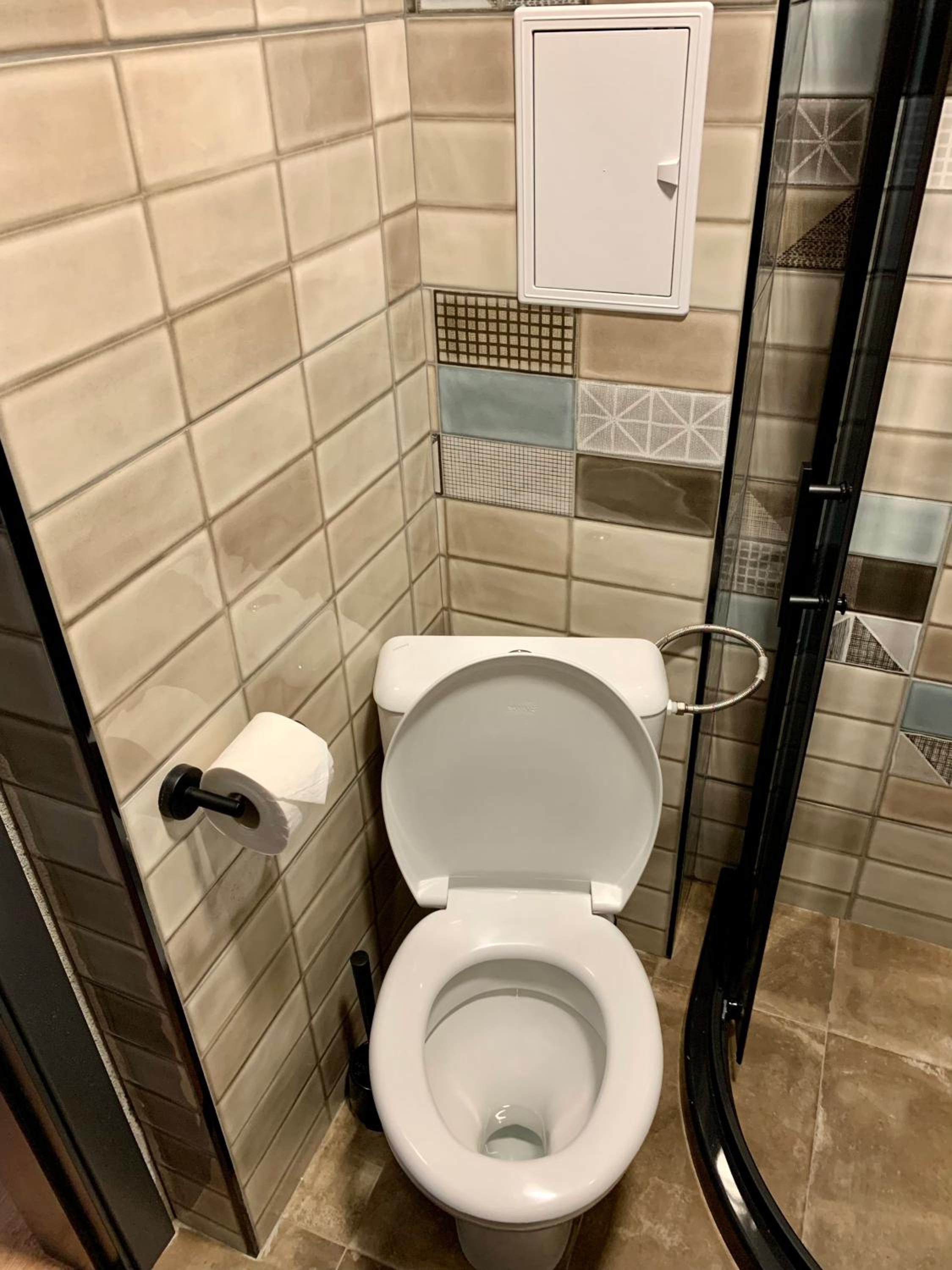 ArT Apartment Near Paradise Mall & Metro Station