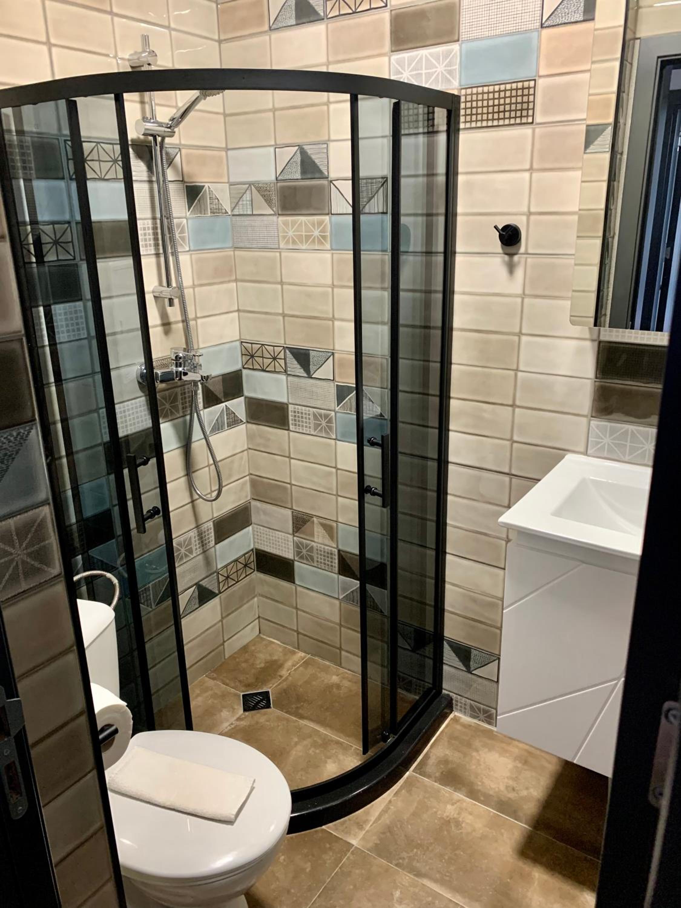 ArT Apartment Near Paradise Mall & Metro Station