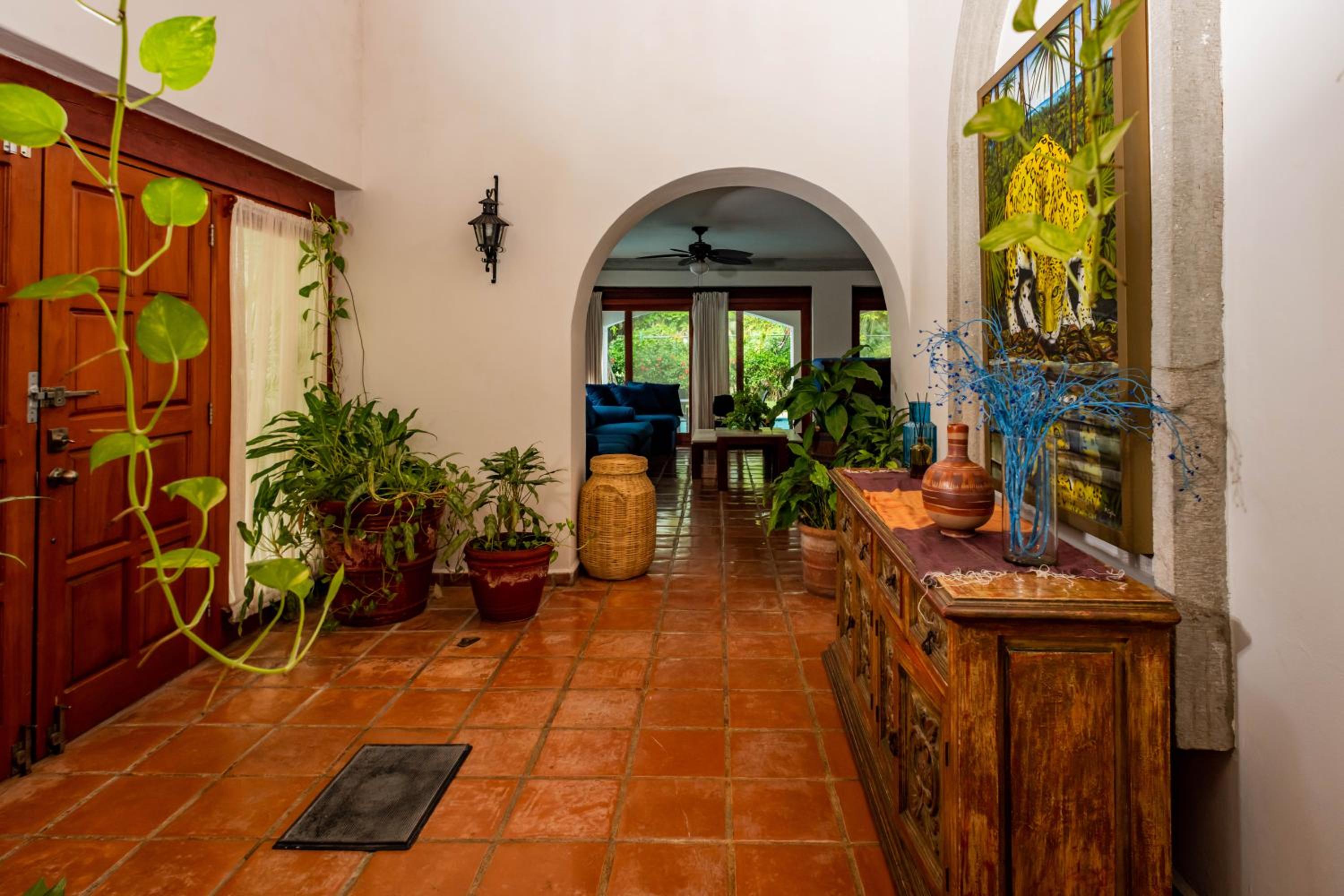 Villa tropically in Hotel Zone