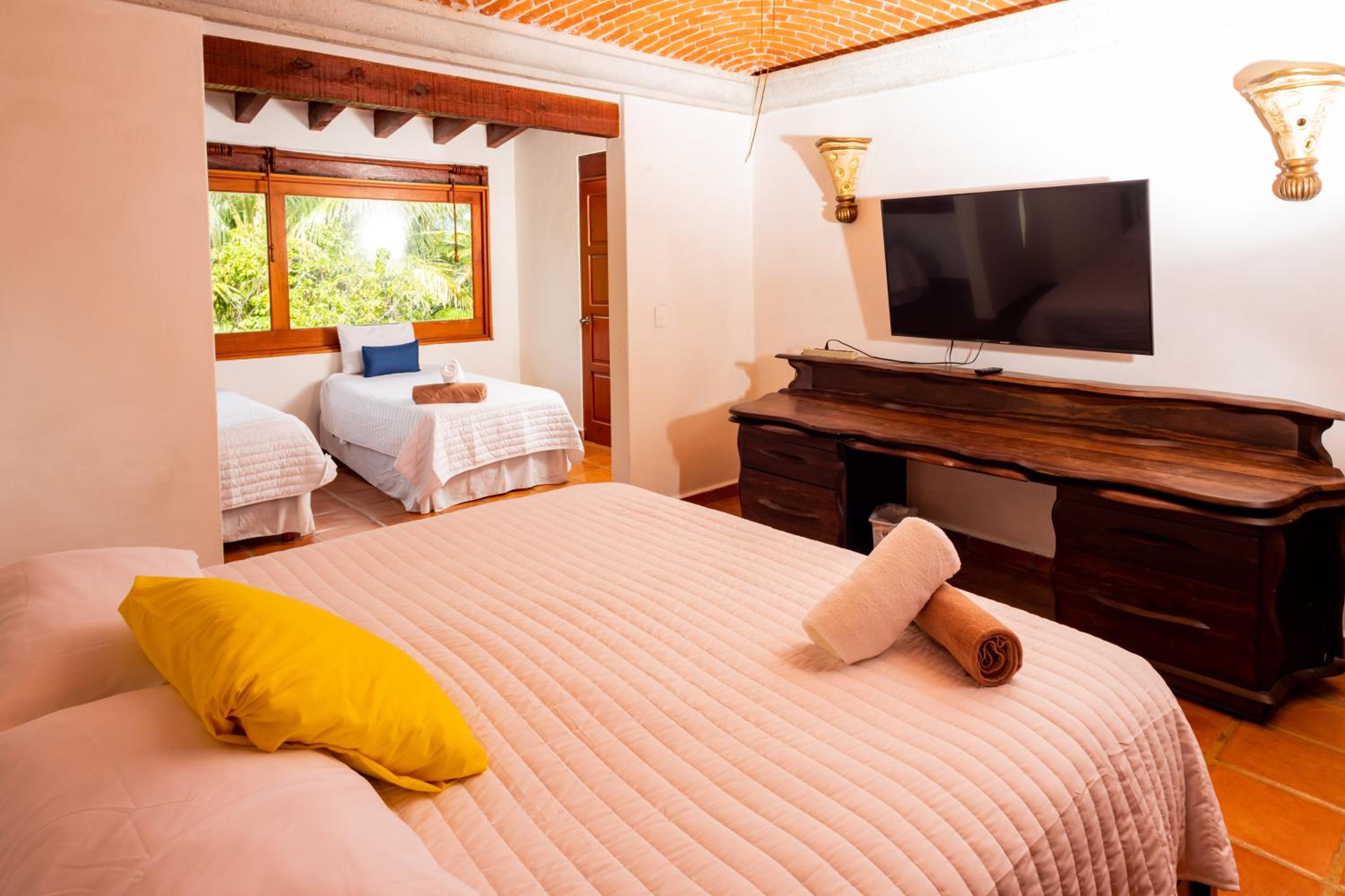 Villa tropically in Hotel Zone