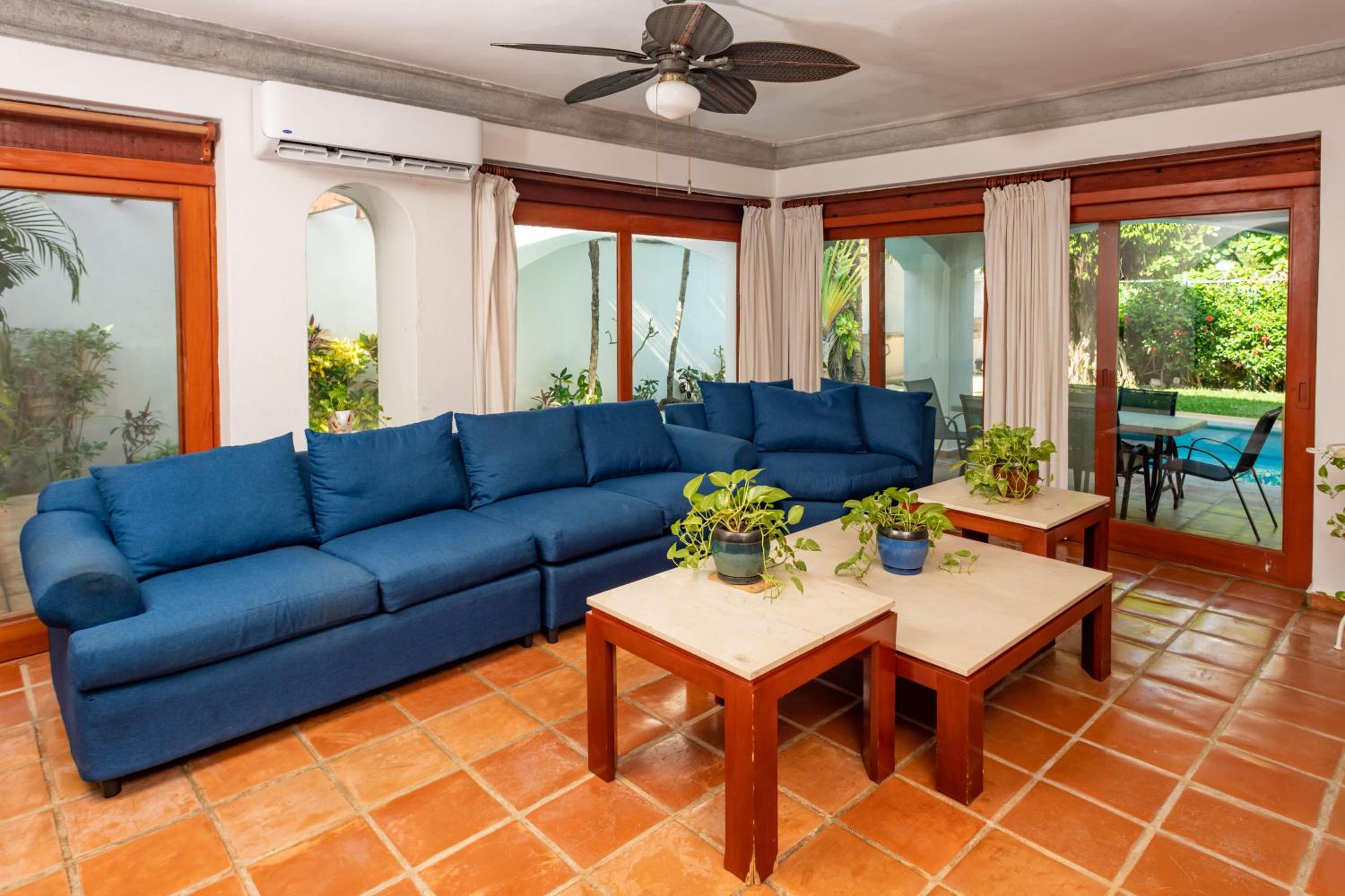 Villa tropically in Hotel Zone