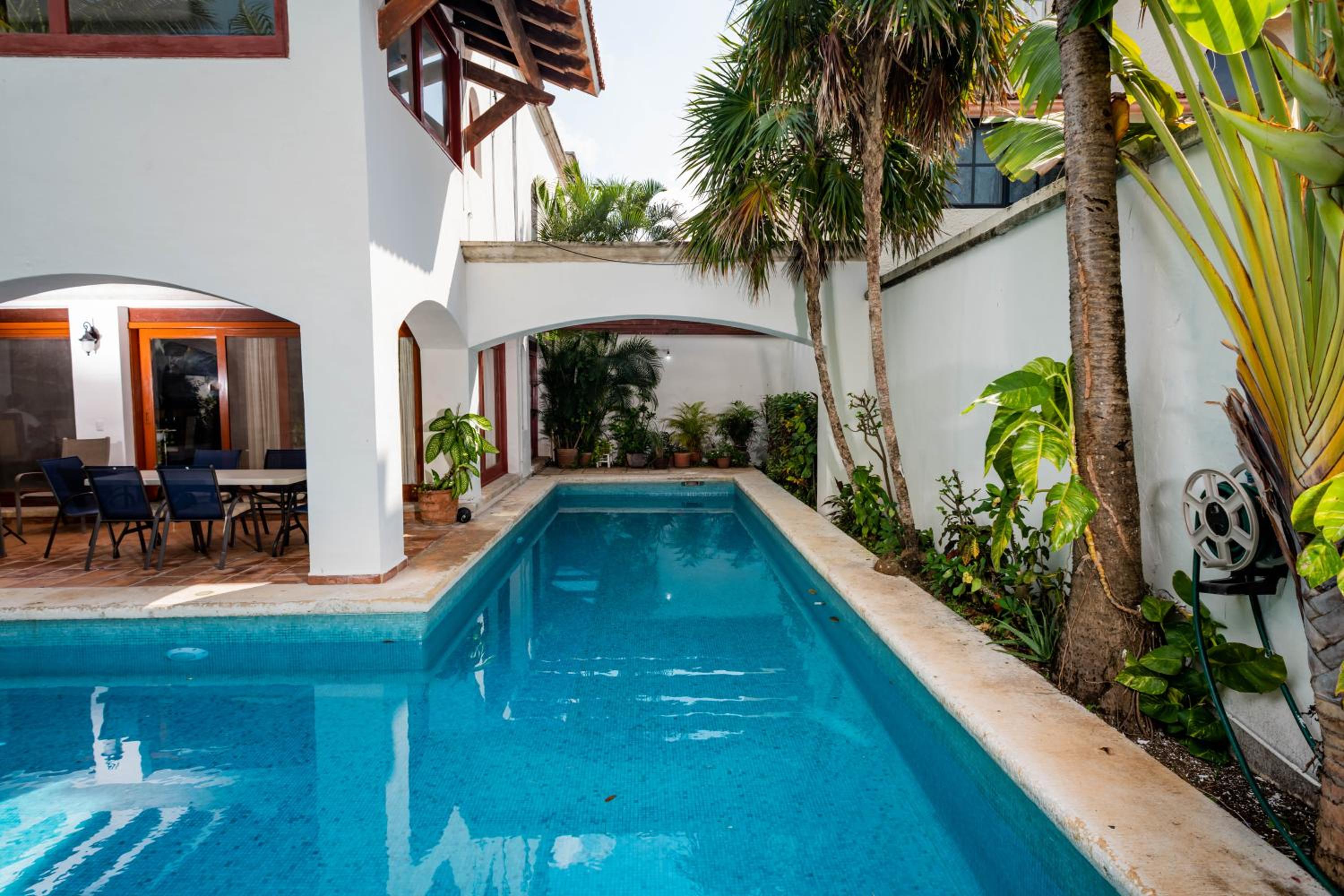 Villa tropically in Hotel Zone
