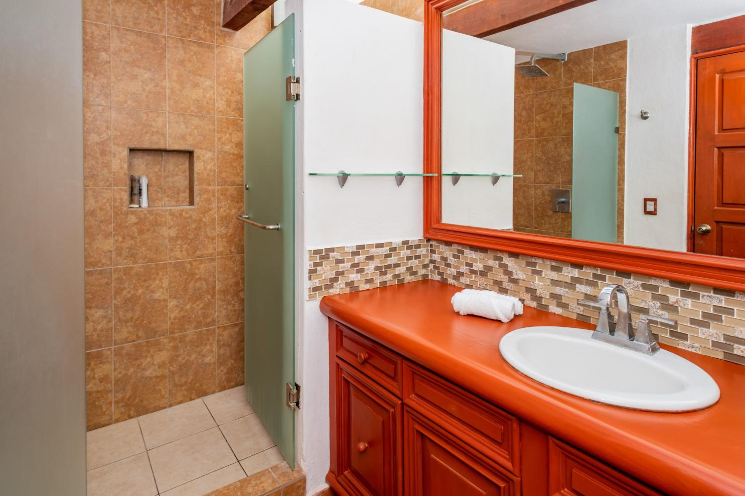 Villa tropically in Hotel Zone