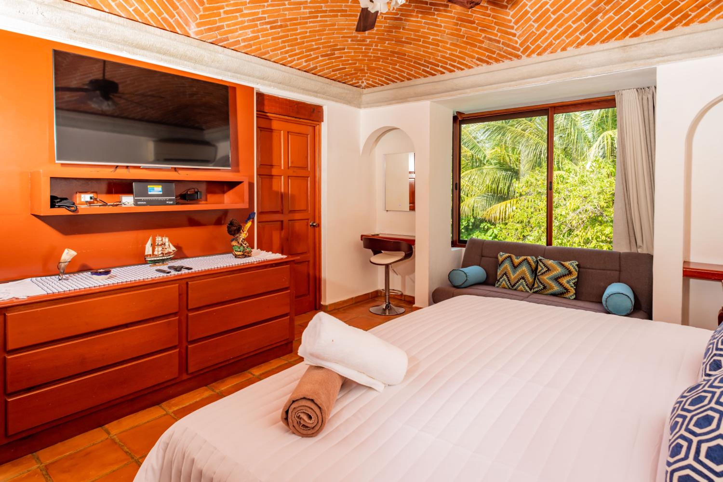 Villa tropically in Hotel Zone