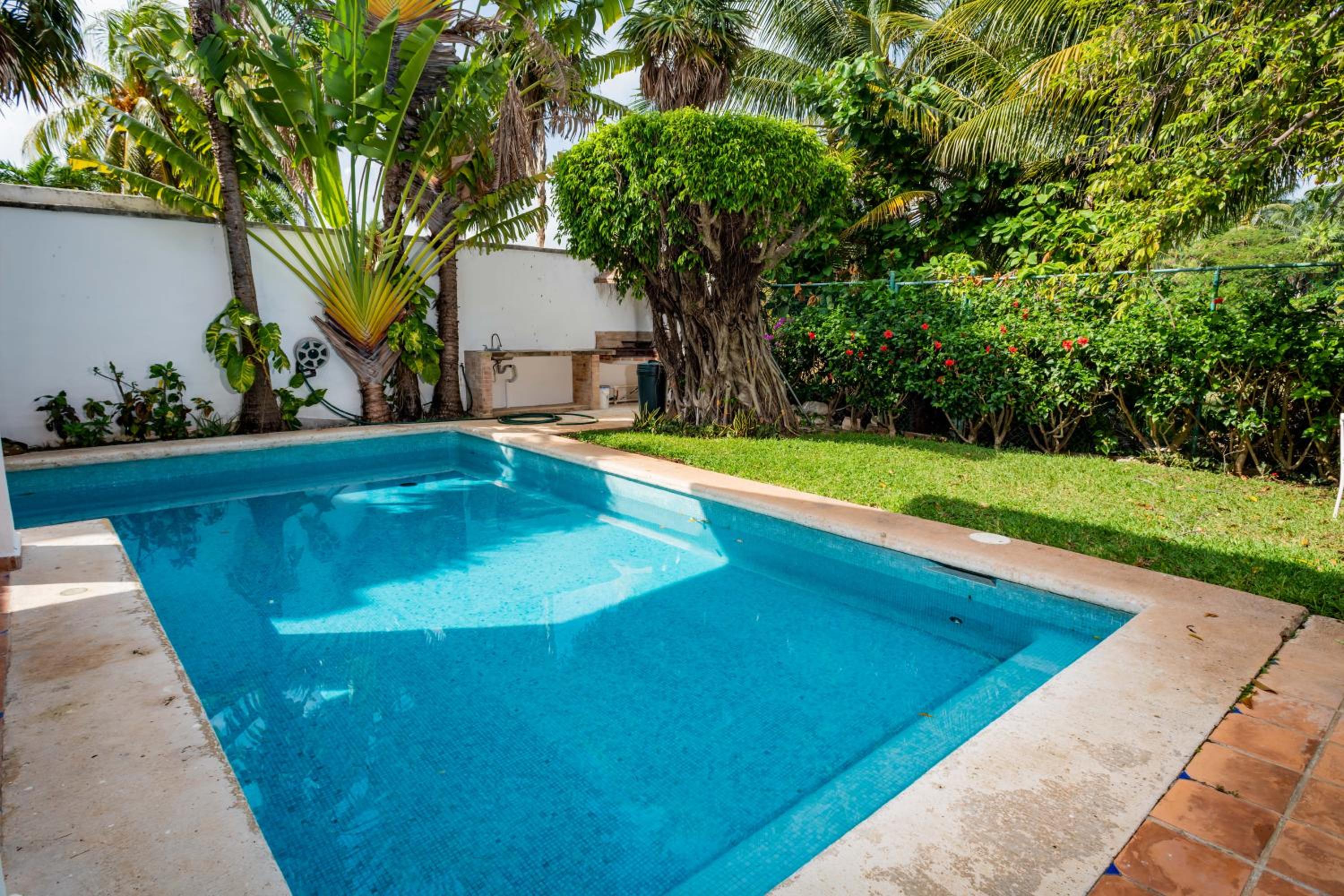 Villa tropically in Hotel Zone