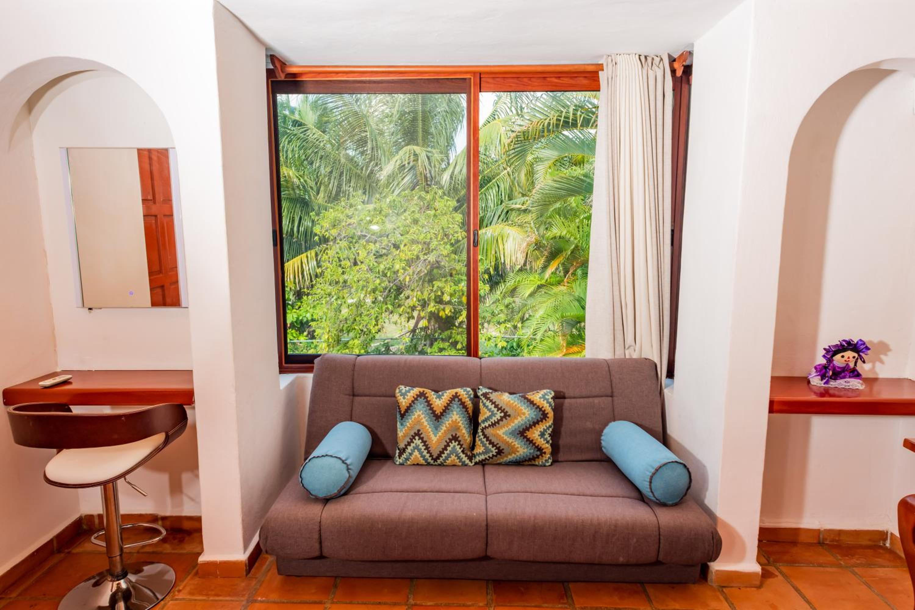 Villa tropically in Hotel Zone