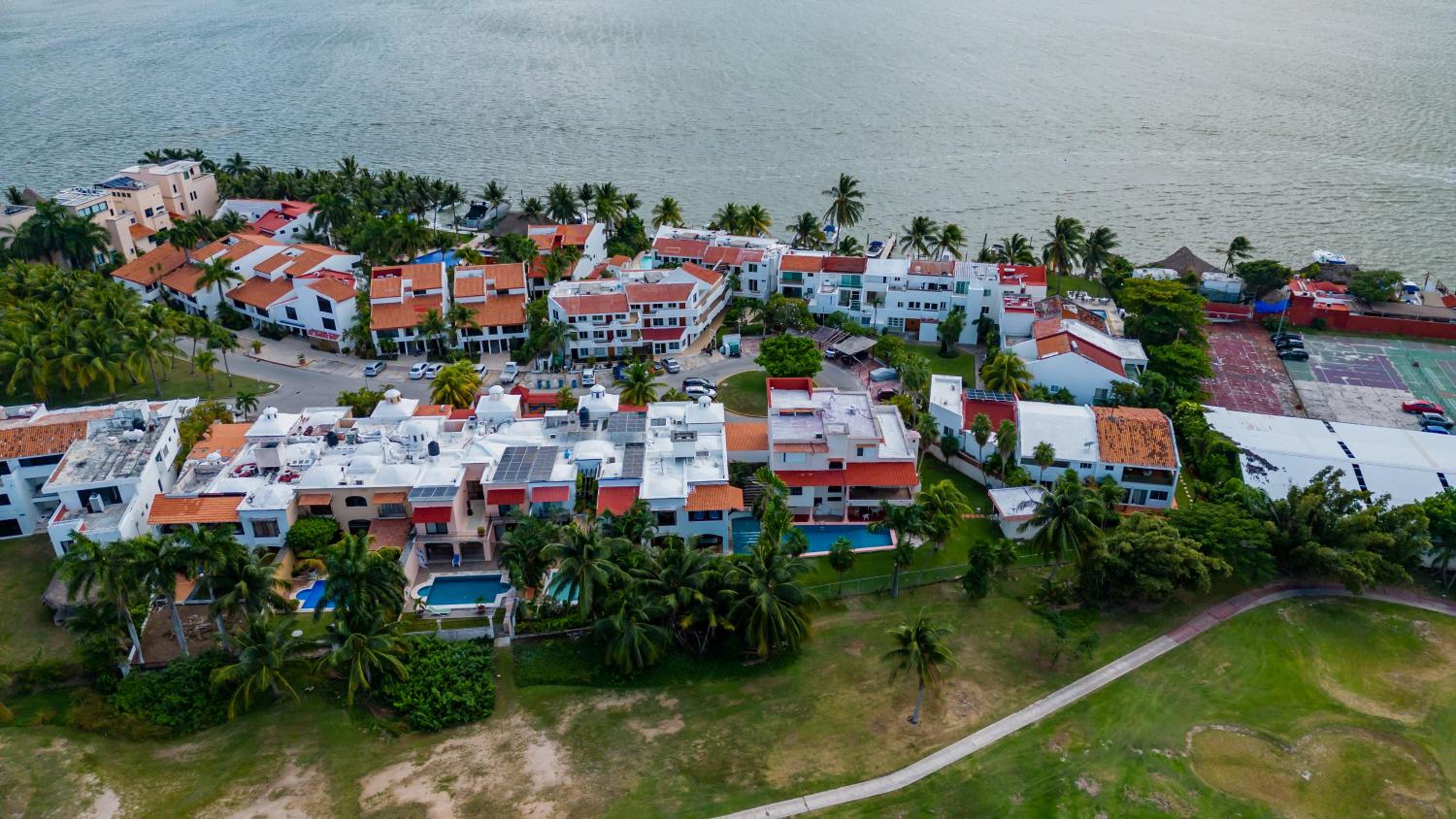 Villa tropically in Hotel Zone