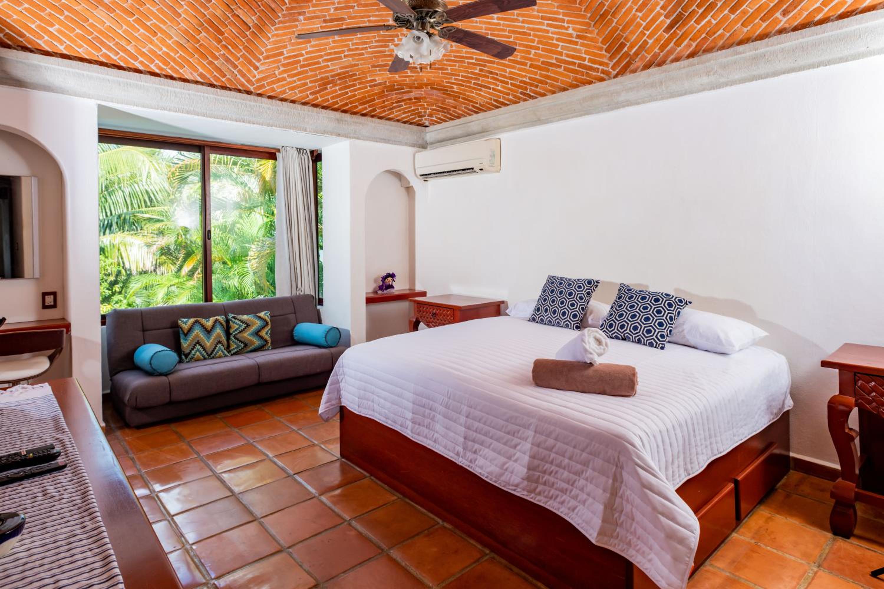 Villa tropically in Hotel Zone